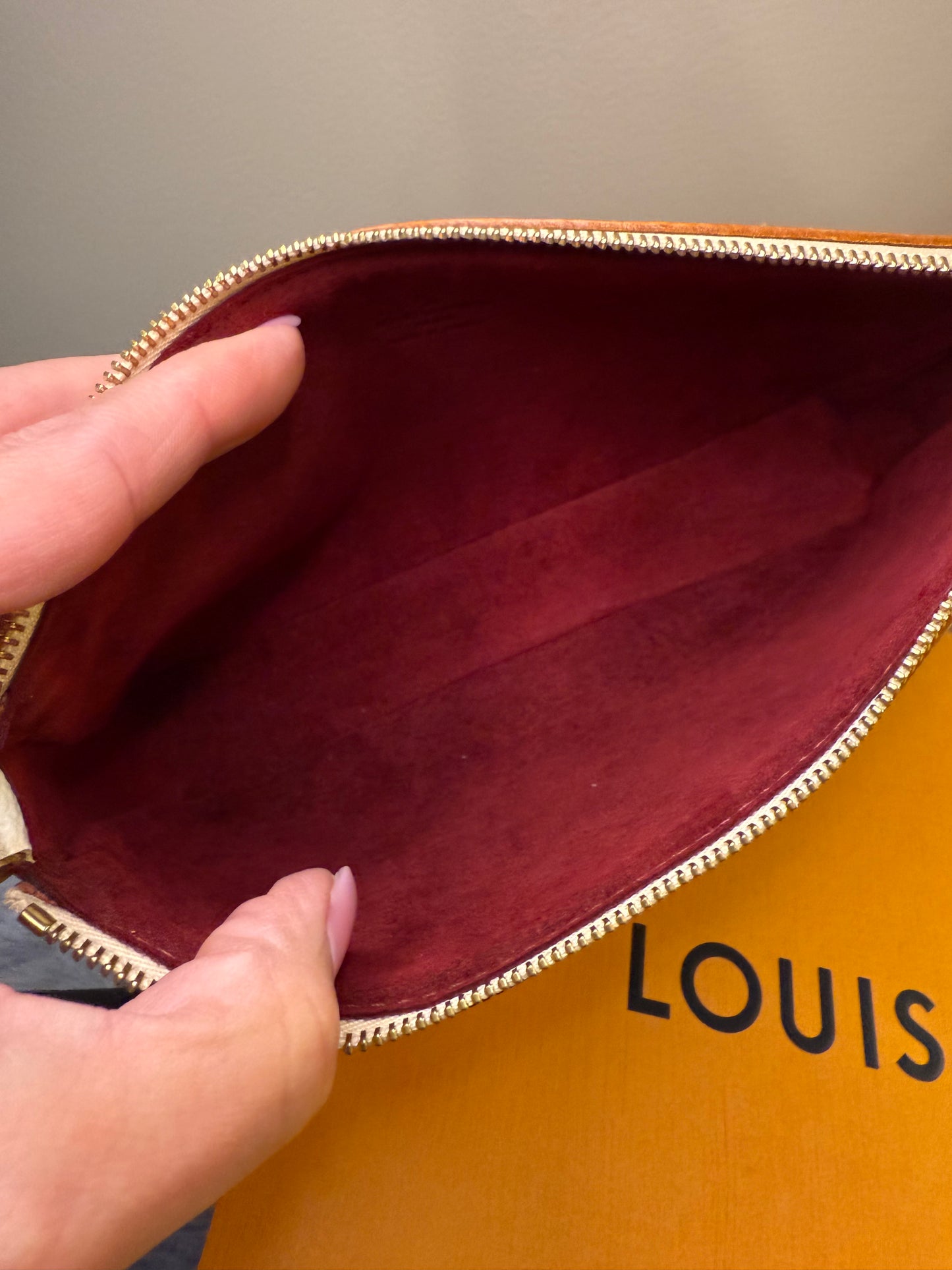 Louis Vuitton
Multicolore Monogram Pochette Accessoires