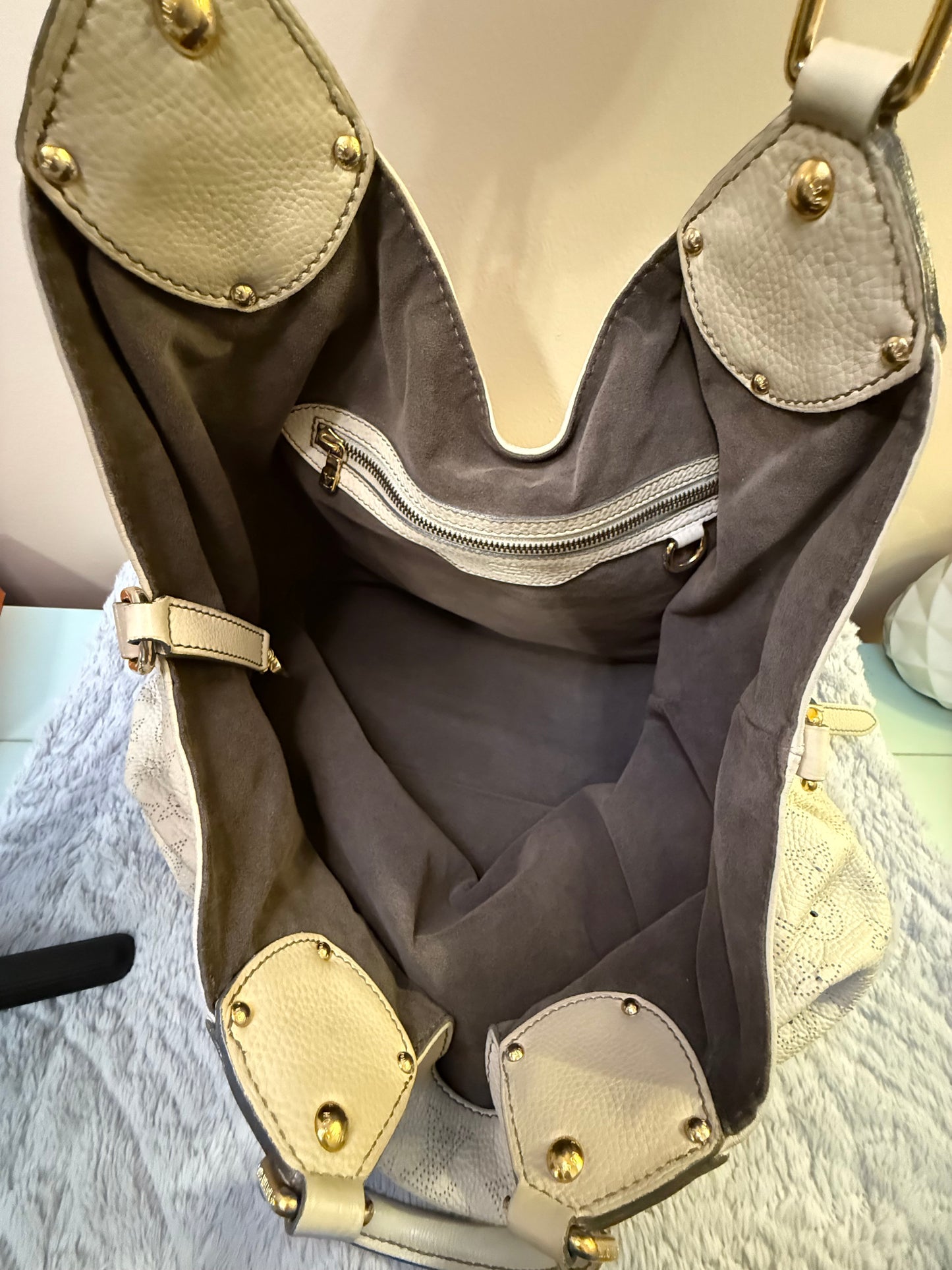 Louis Vuitton monogram Mahina Hobo XL