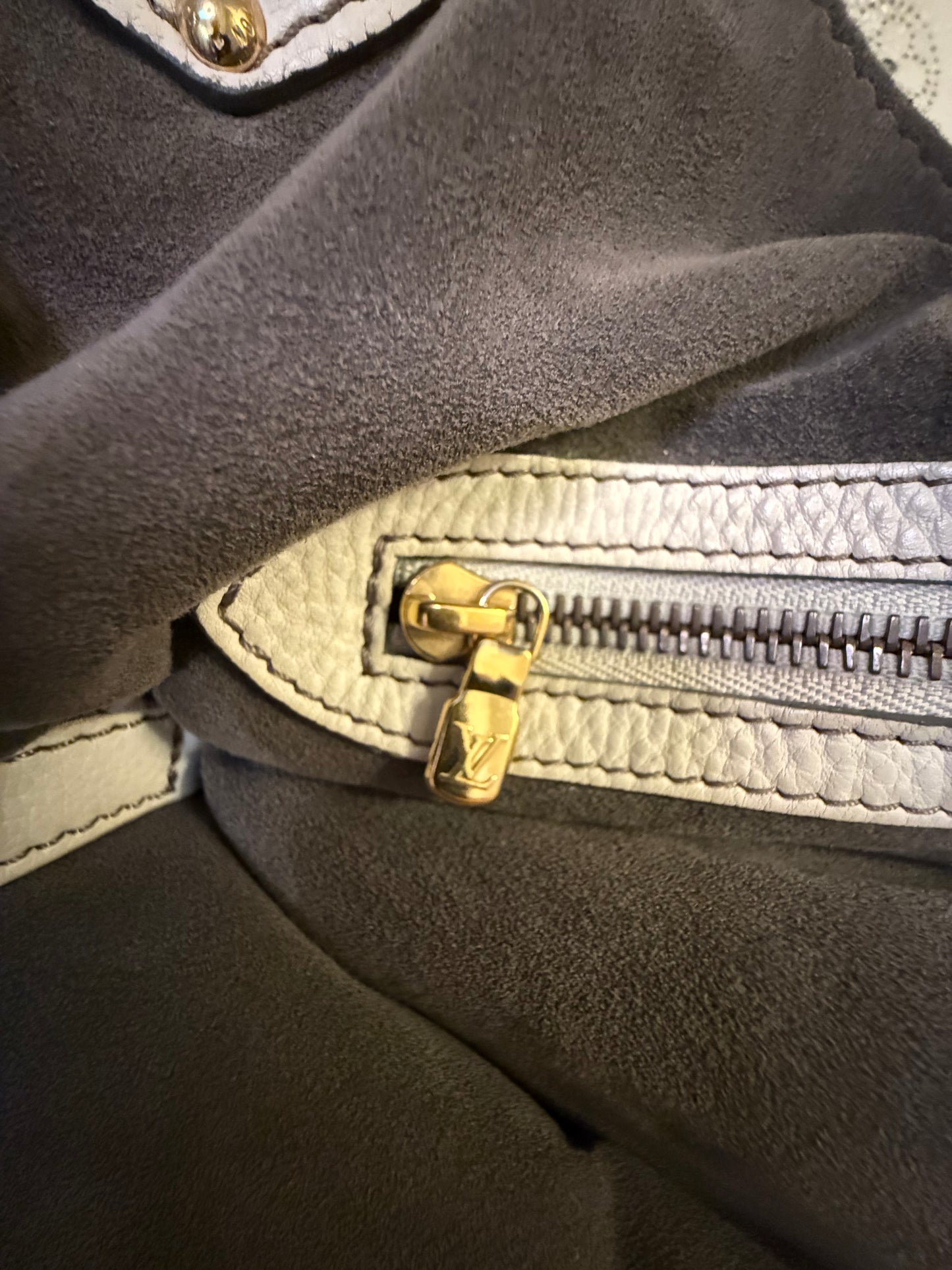 Louis Vuitton monogram Mahina Hobo XL