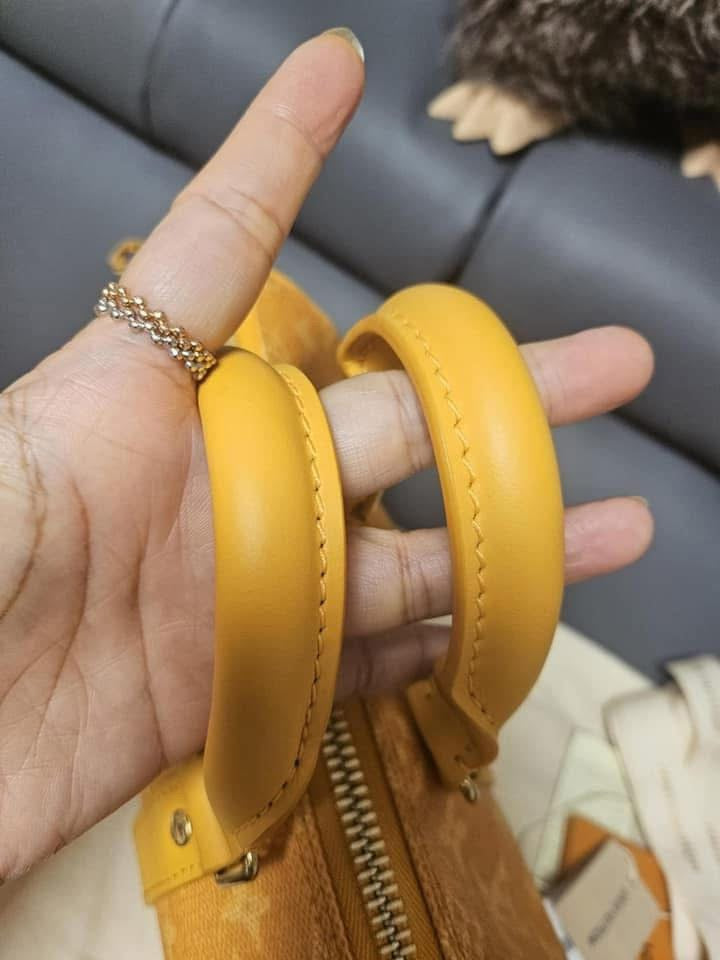 Louis Vuitton The Keepall Bandoulière 25