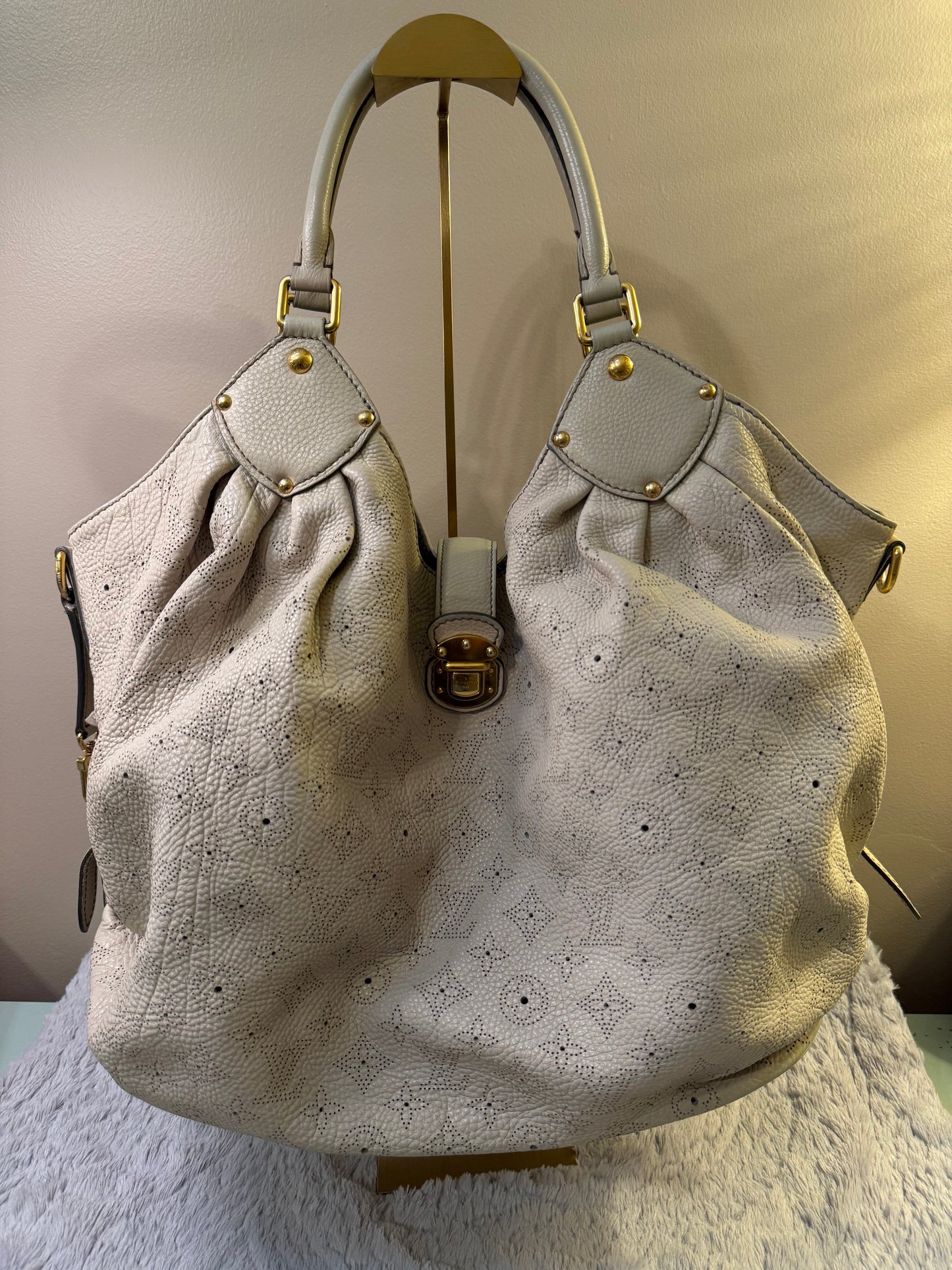 Louis Vuitton monogram Mahina Hobo XL