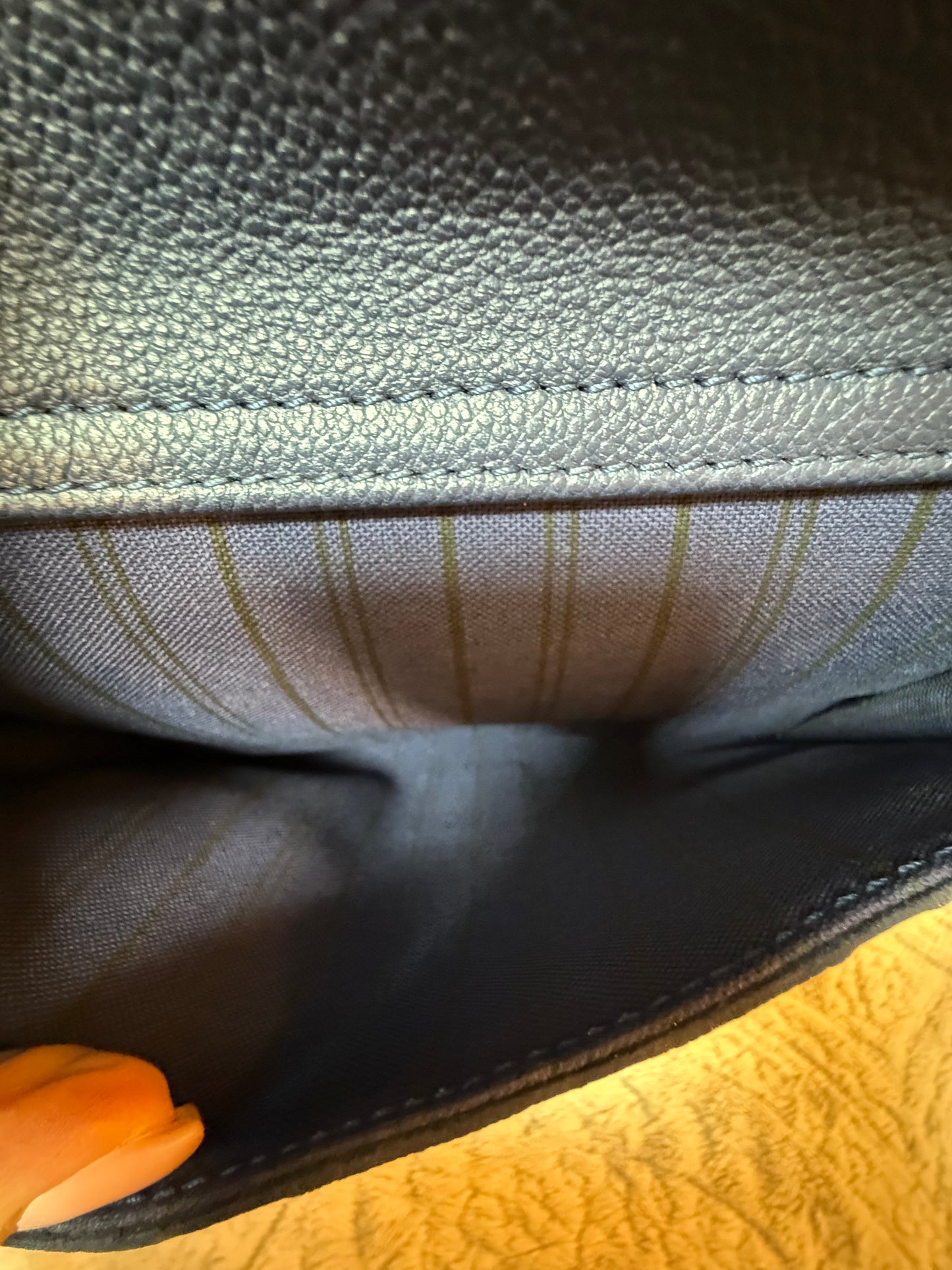 Louis Vuitton Métis Hobo