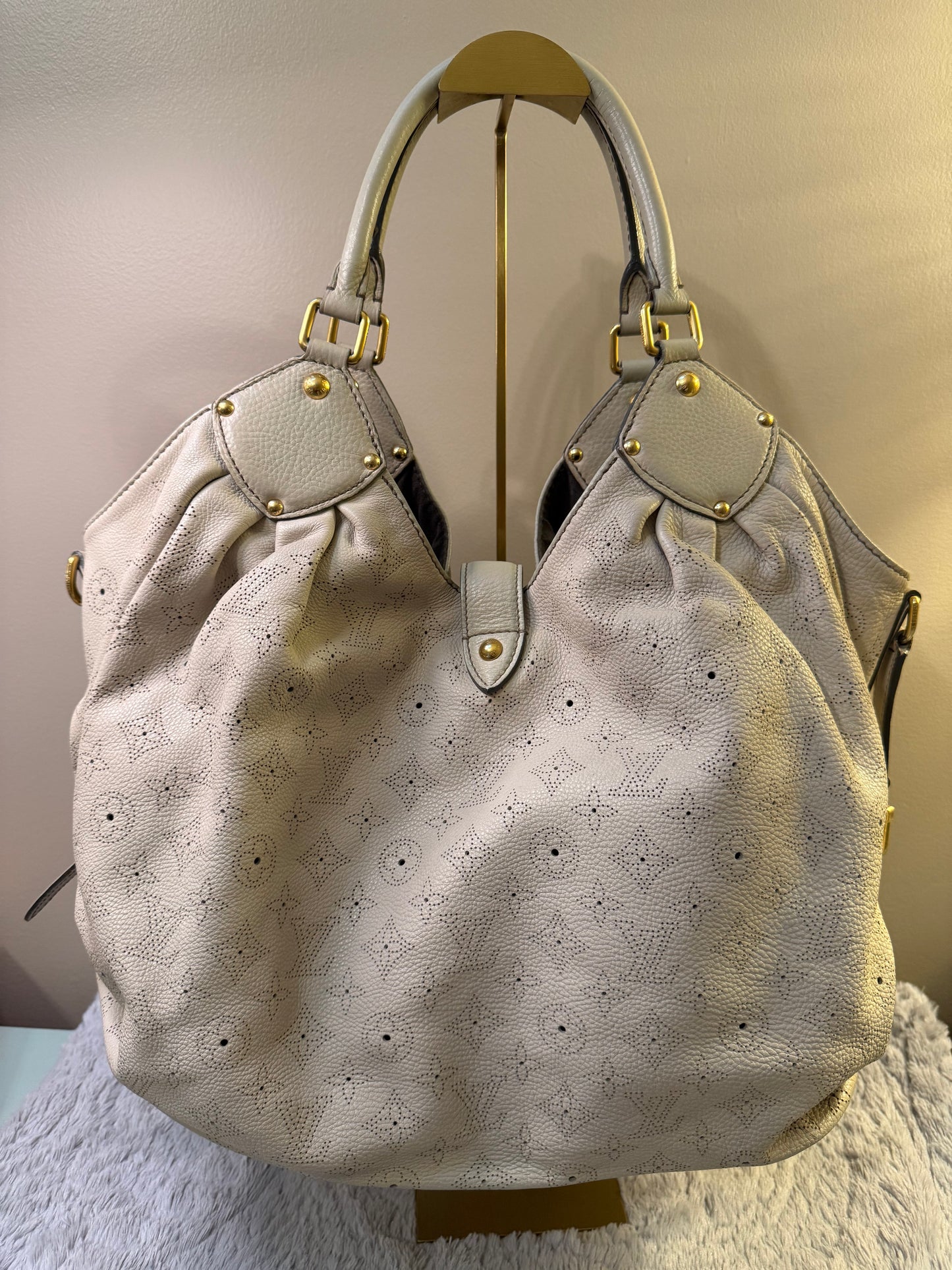 Louis Vuitton monogram Mahina Hobo XL