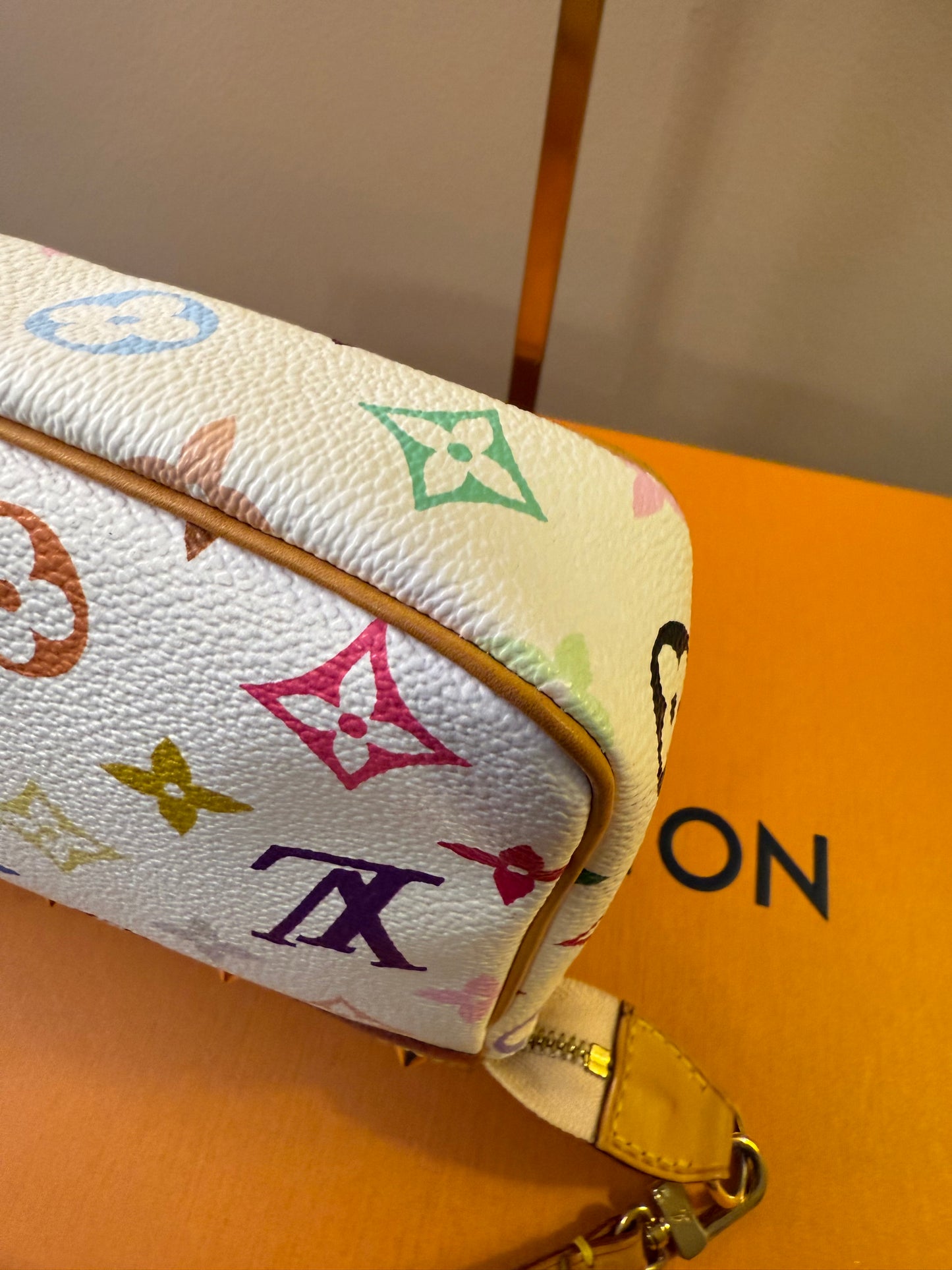 Louis Vuitton
Multicolore Monogram Pochette Accessoires