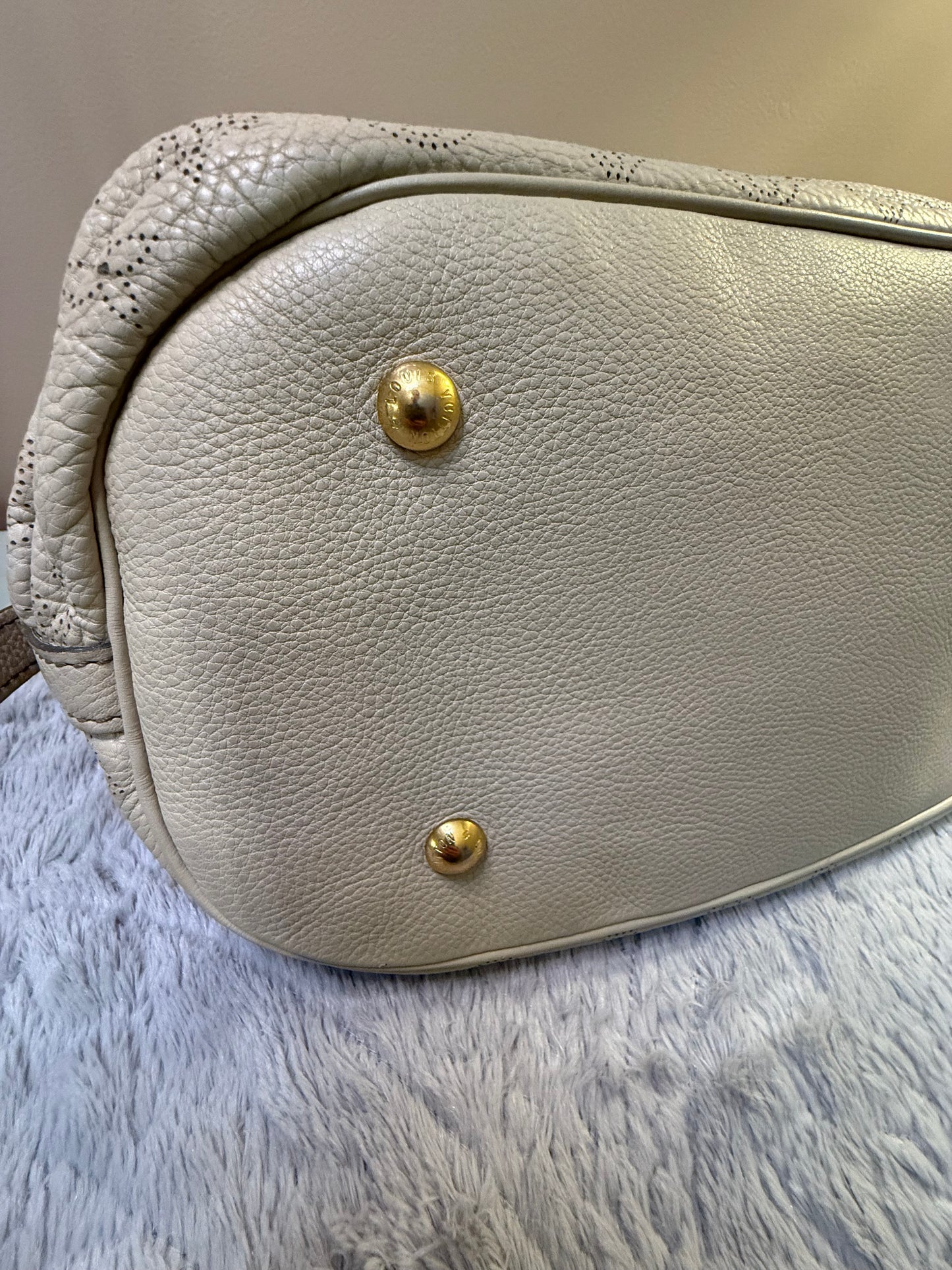 Louis Vuitton monogram Mahina Hobo XL