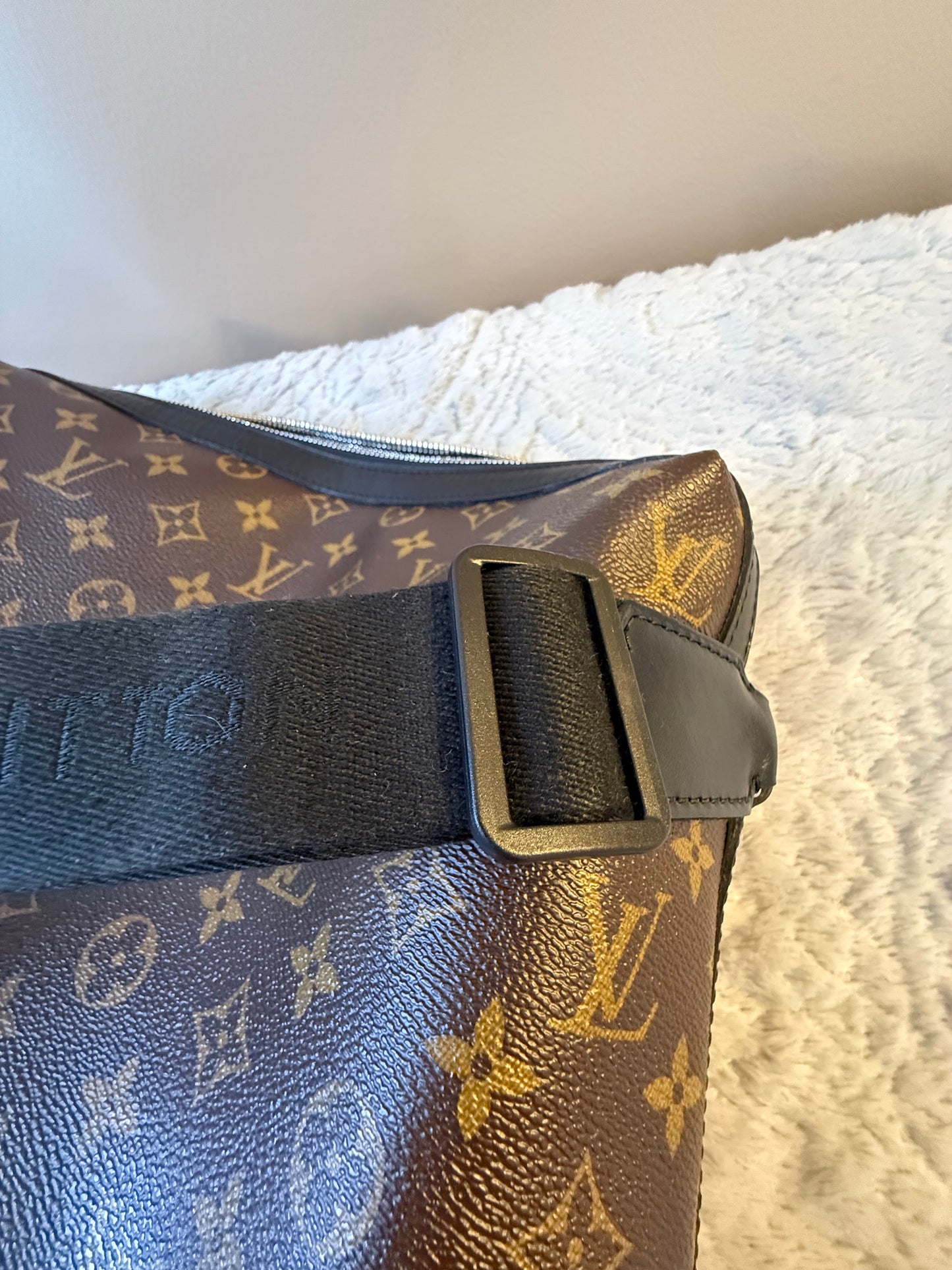 Louis Vuitton
Monogram Macassar Torres GM w/Strap