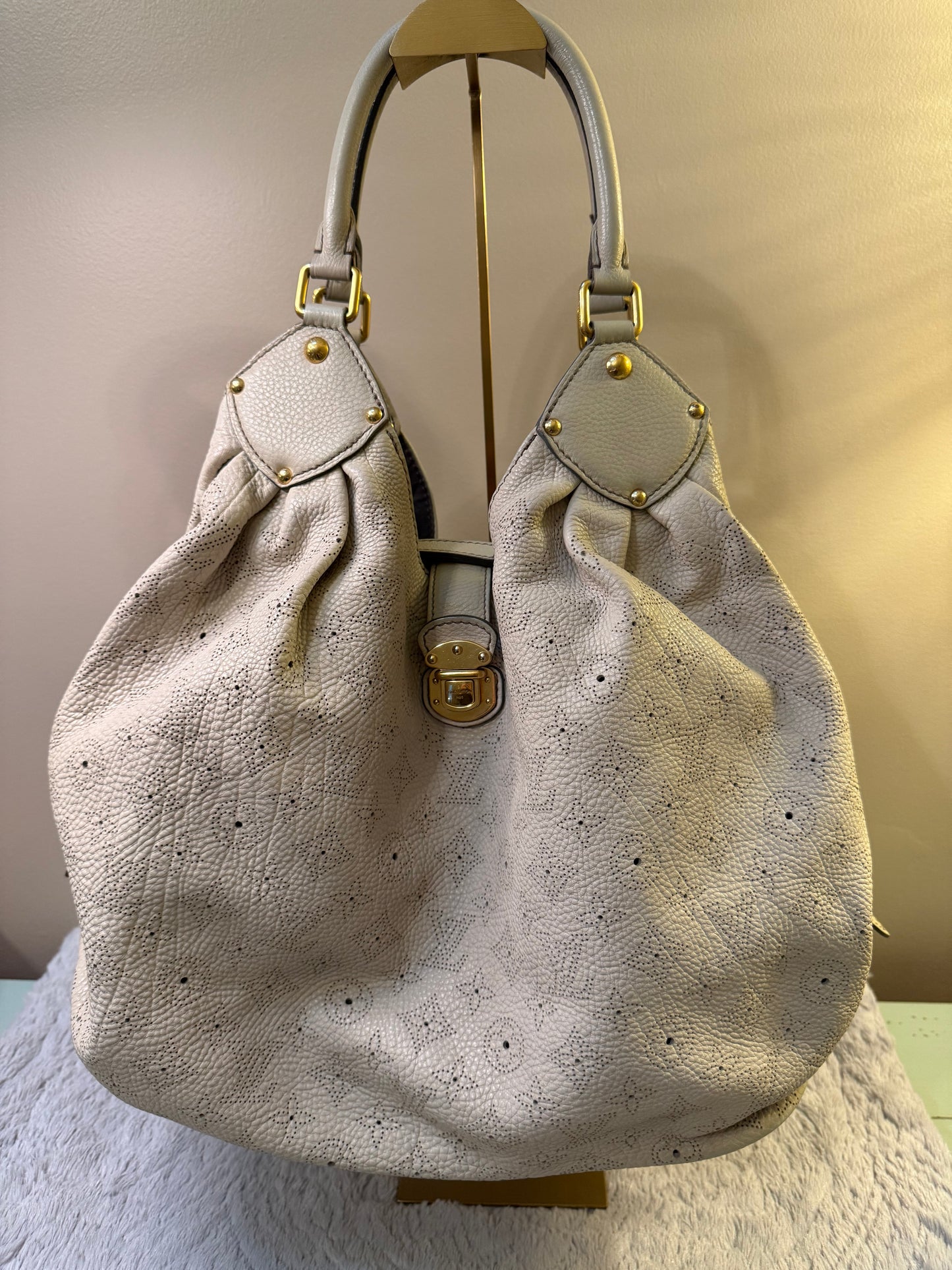 Louis Vuitton monogram Mahina Hobo XL