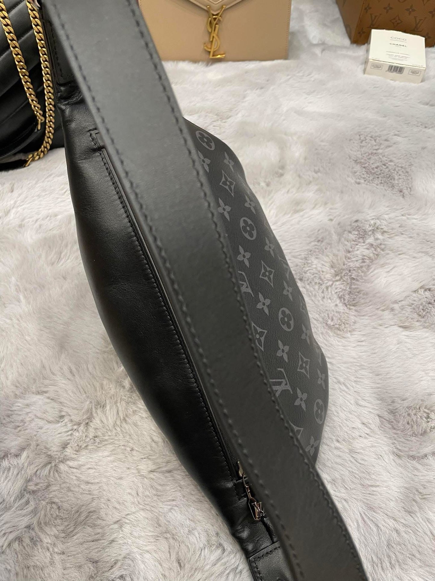 Louis Vuitton Discovery Bumbag Monogram Eclipse Canvas