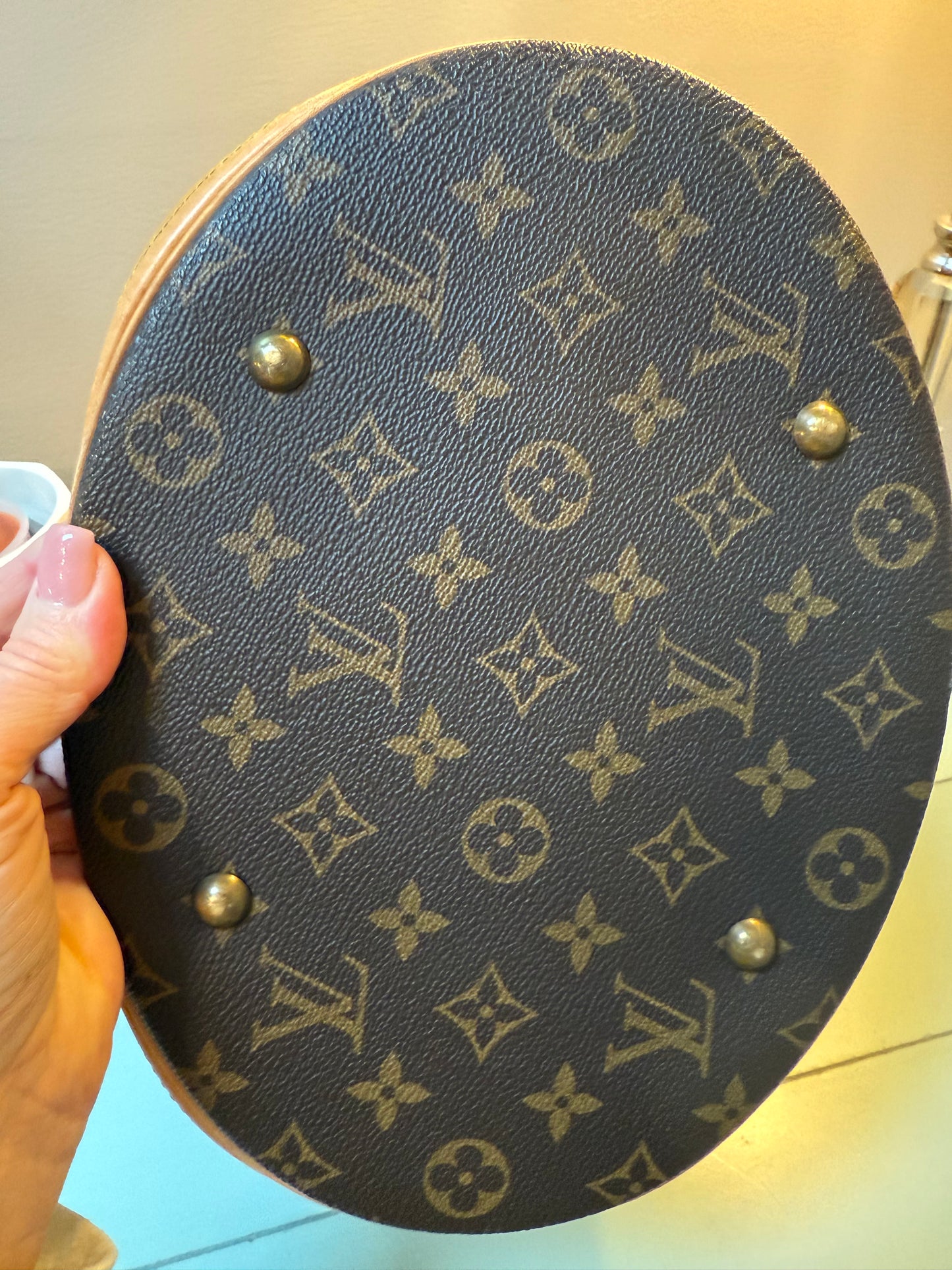Louis Vuitton Monogram Bucket GM with pouch