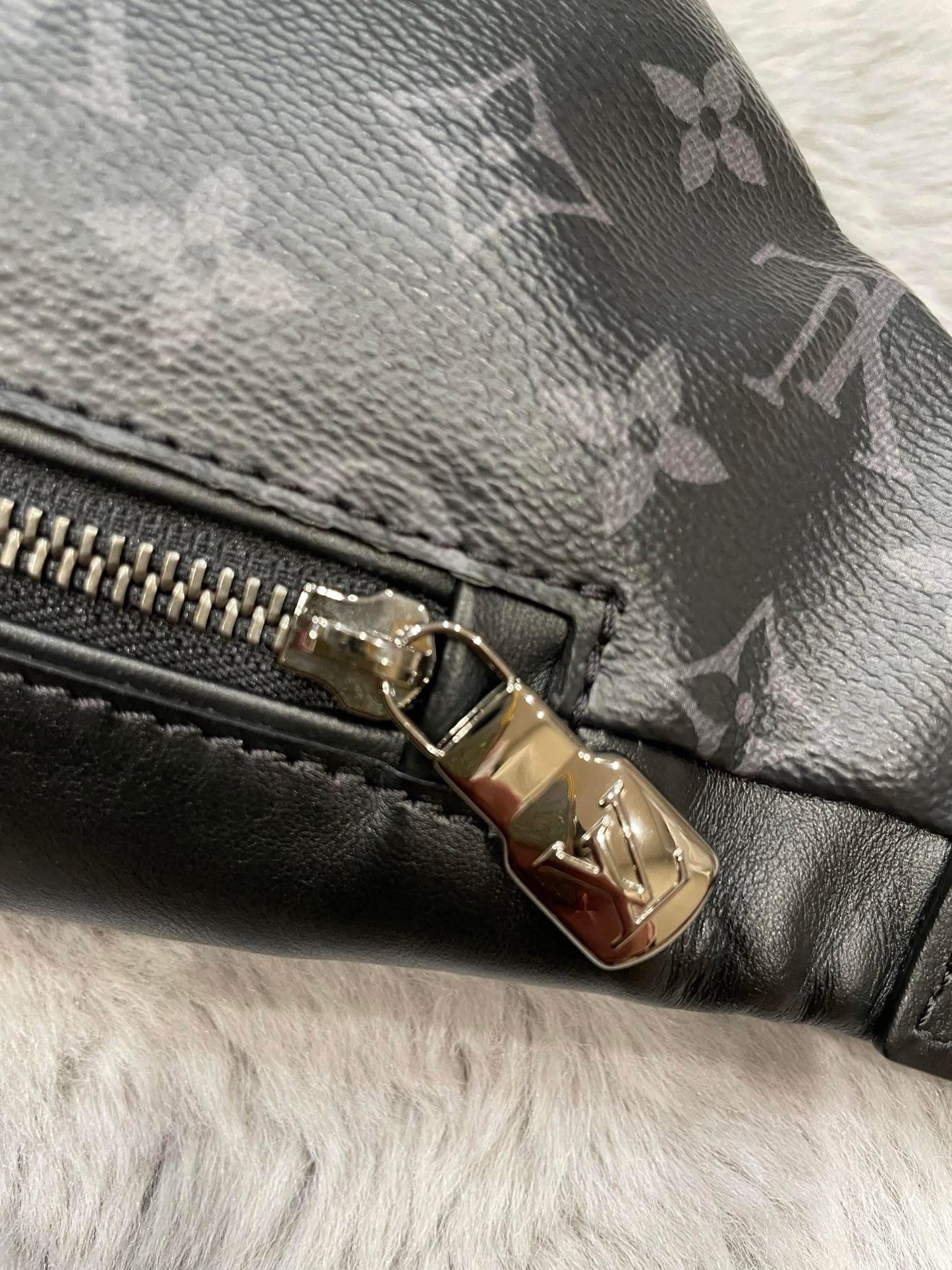 Louis Vuitton Discovery Bumbag Monogram Eclipse Canvas