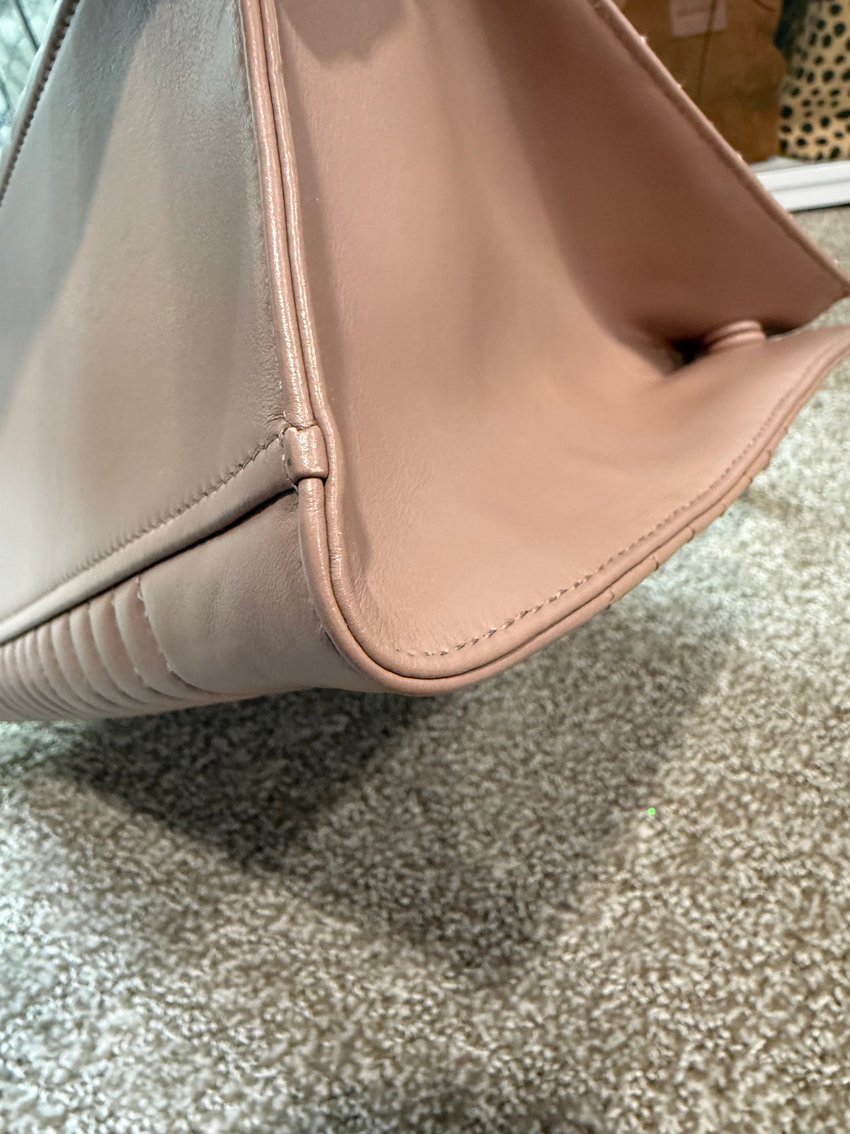 Prada Medium
Signature Diagramme, 2 Way