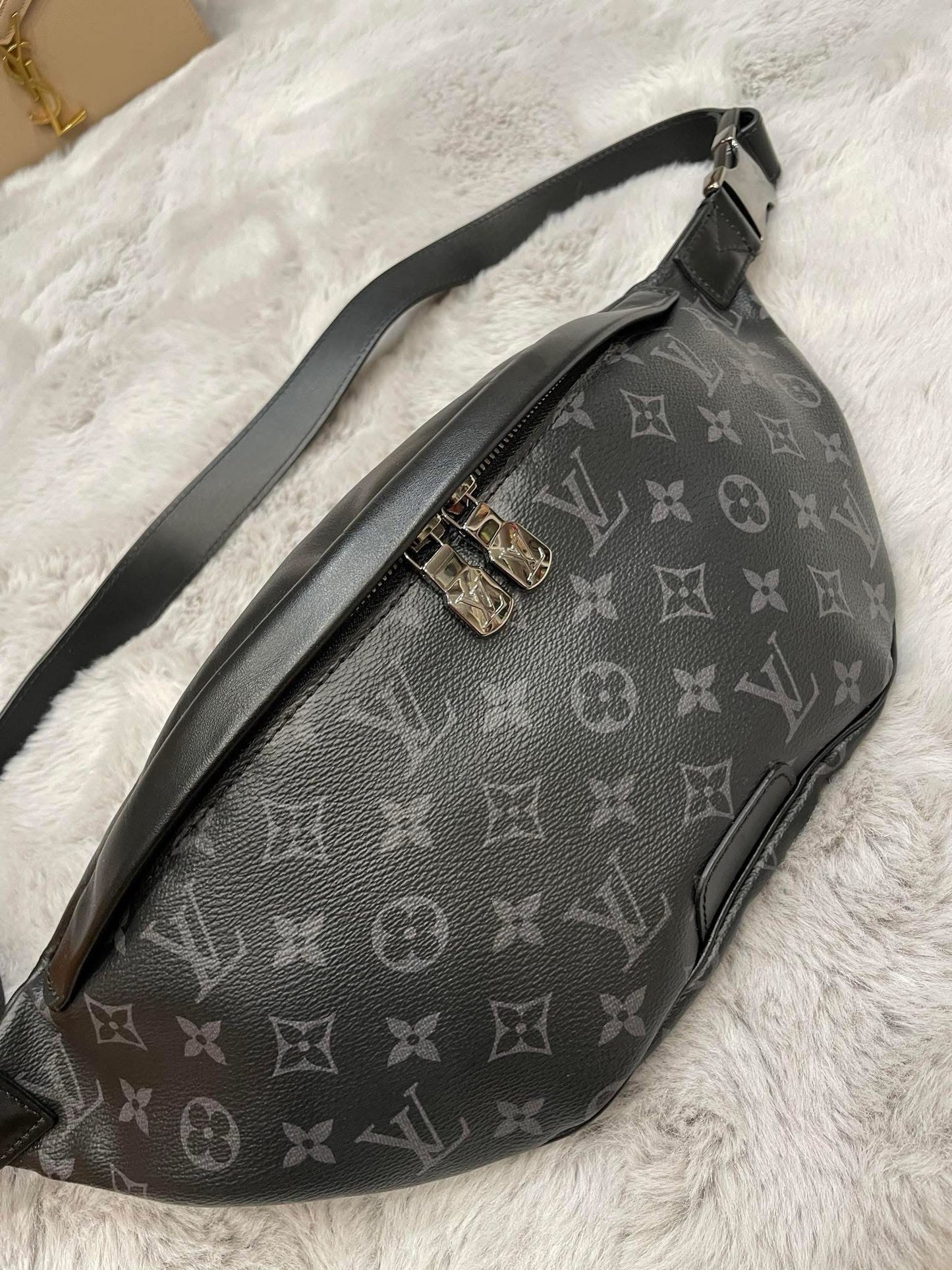 Louis Vuitton Discovery Bumbag Monogram Eclipse Canvas