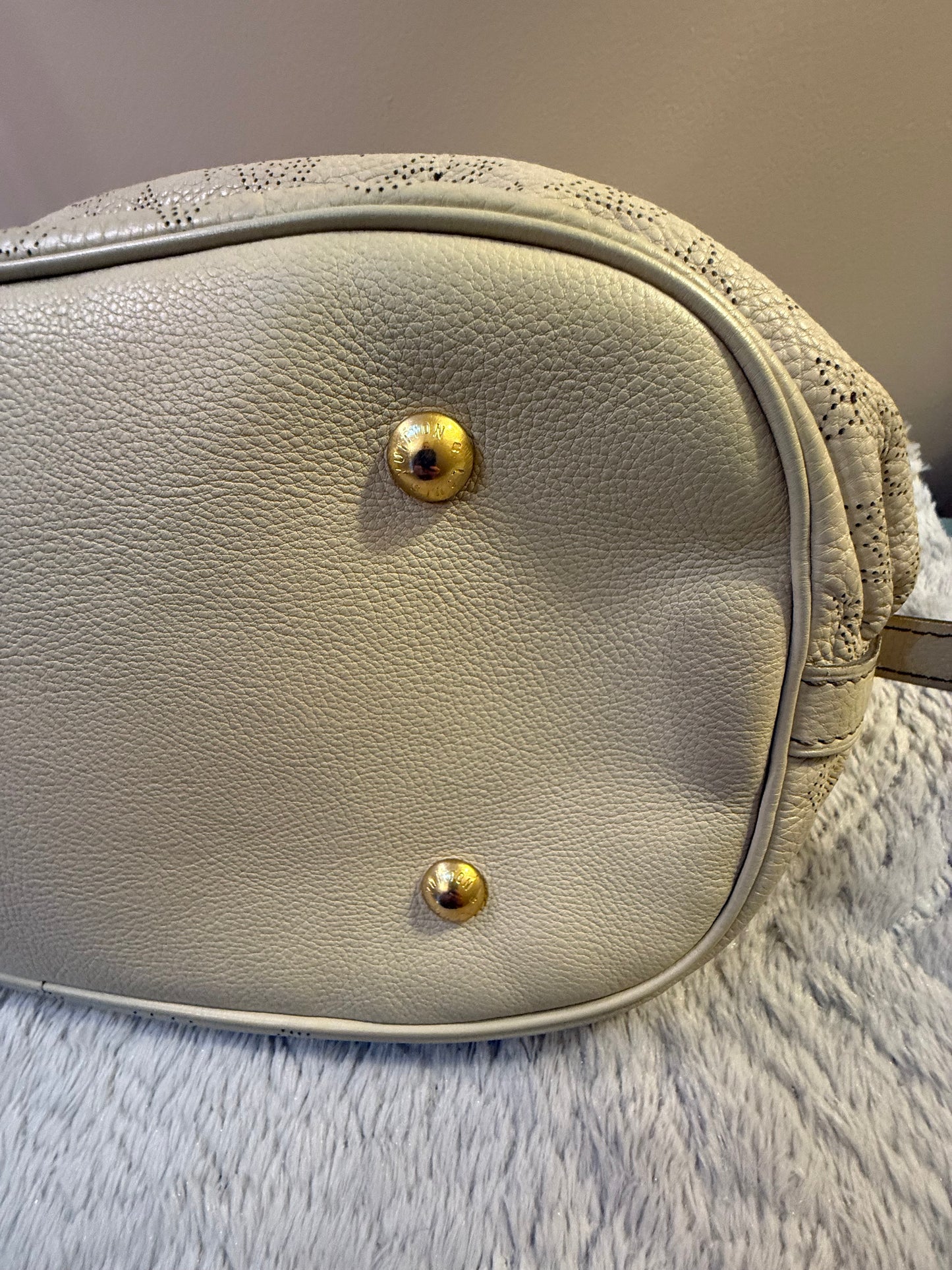Louis Vuitton monogram Mahina Hobo XL