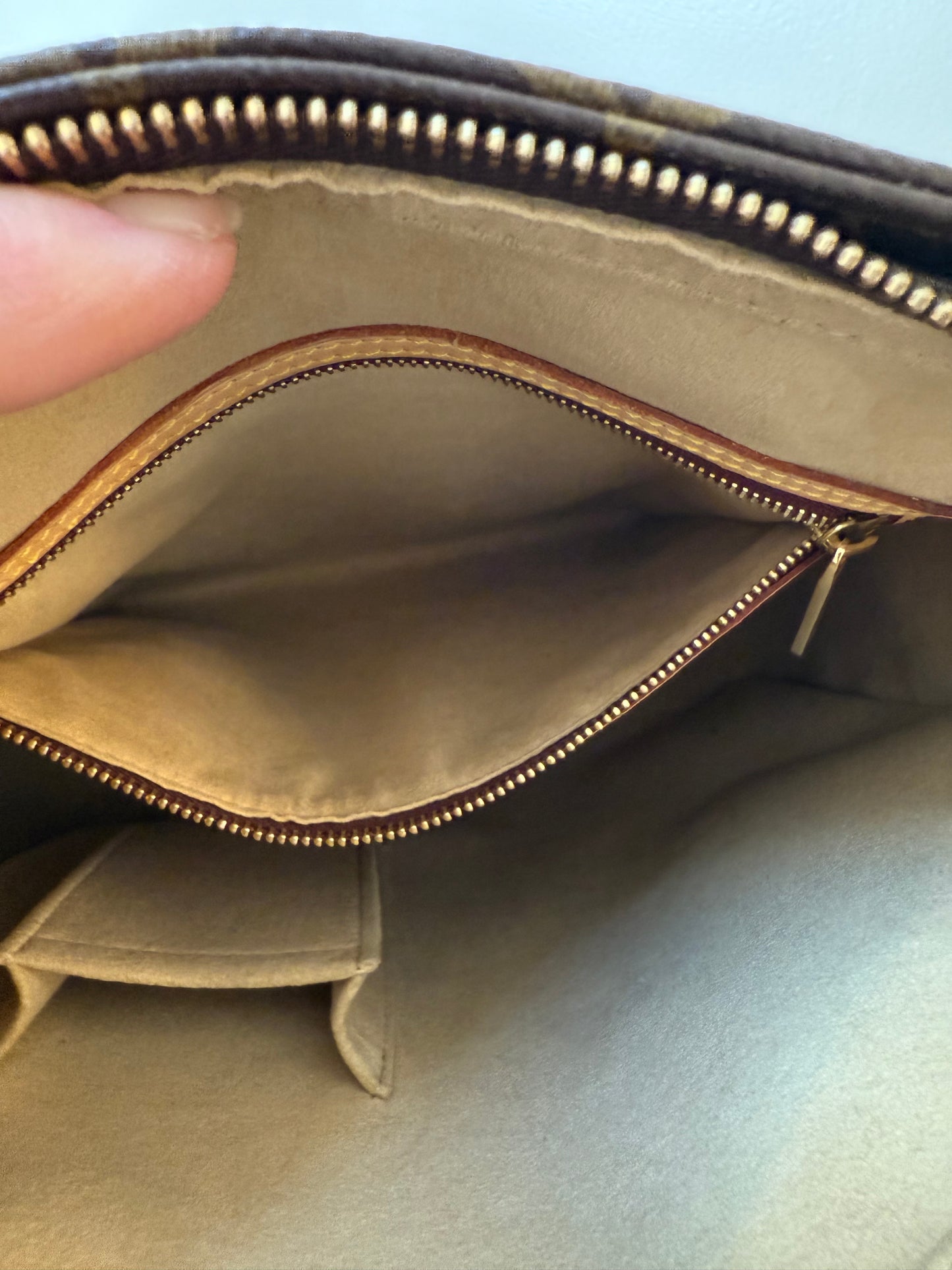 Louis Vuitton Looping GM- Like New
