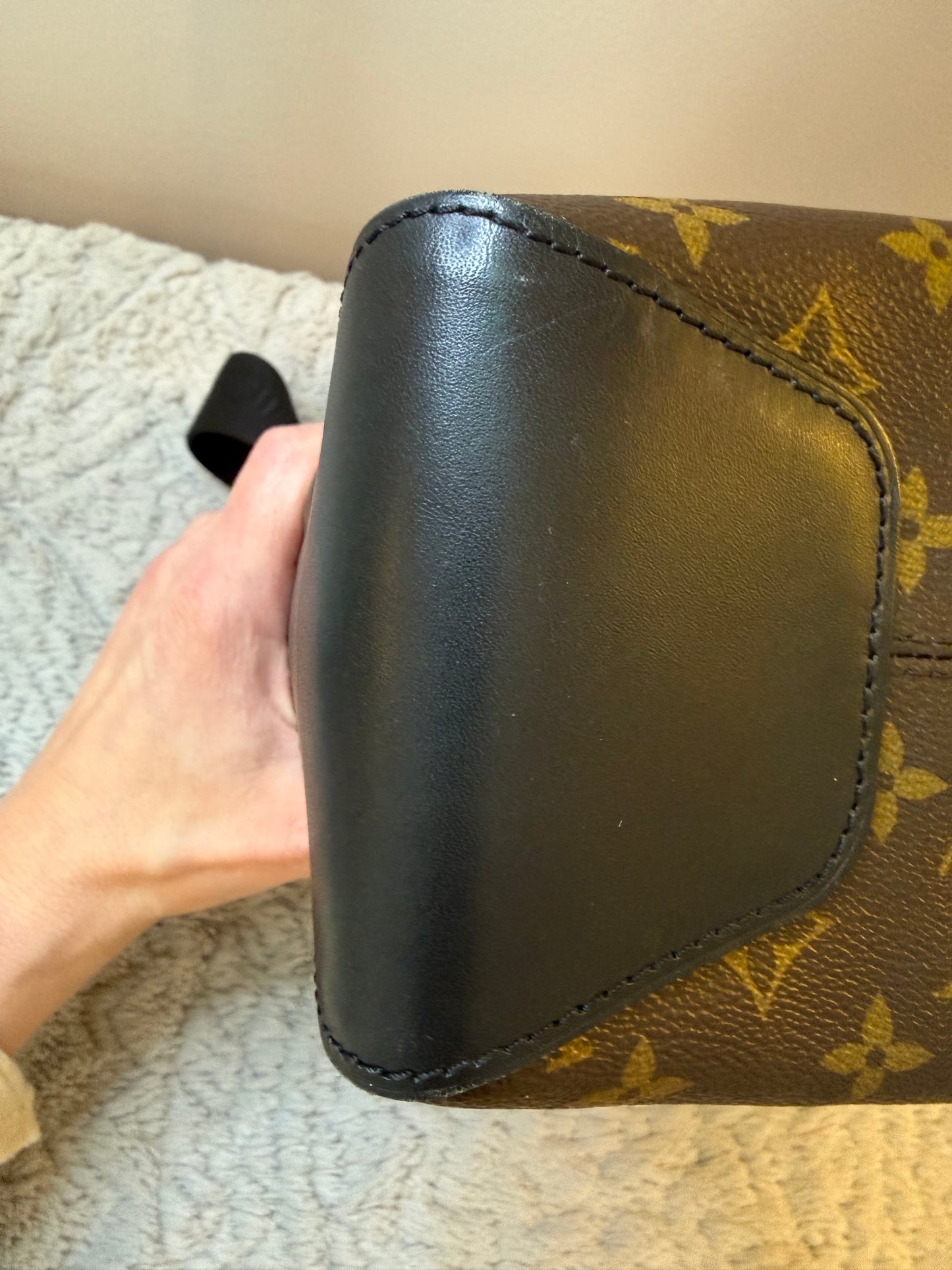 Louis Vuitton
Monogram Macassar Torres GM w/Strap