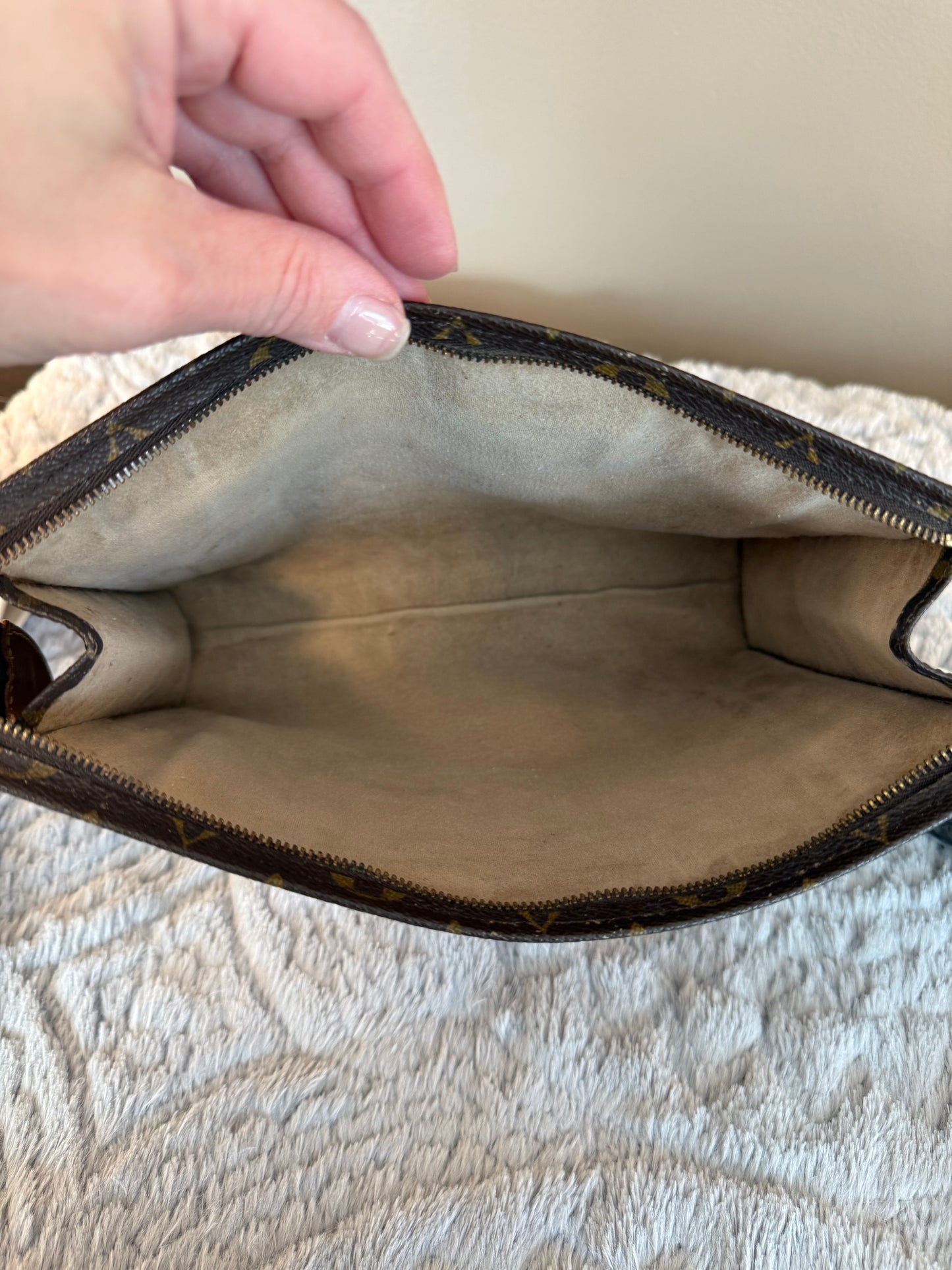Louis Vuitton Toiletry 26- includes conversion kit and crossbody straps