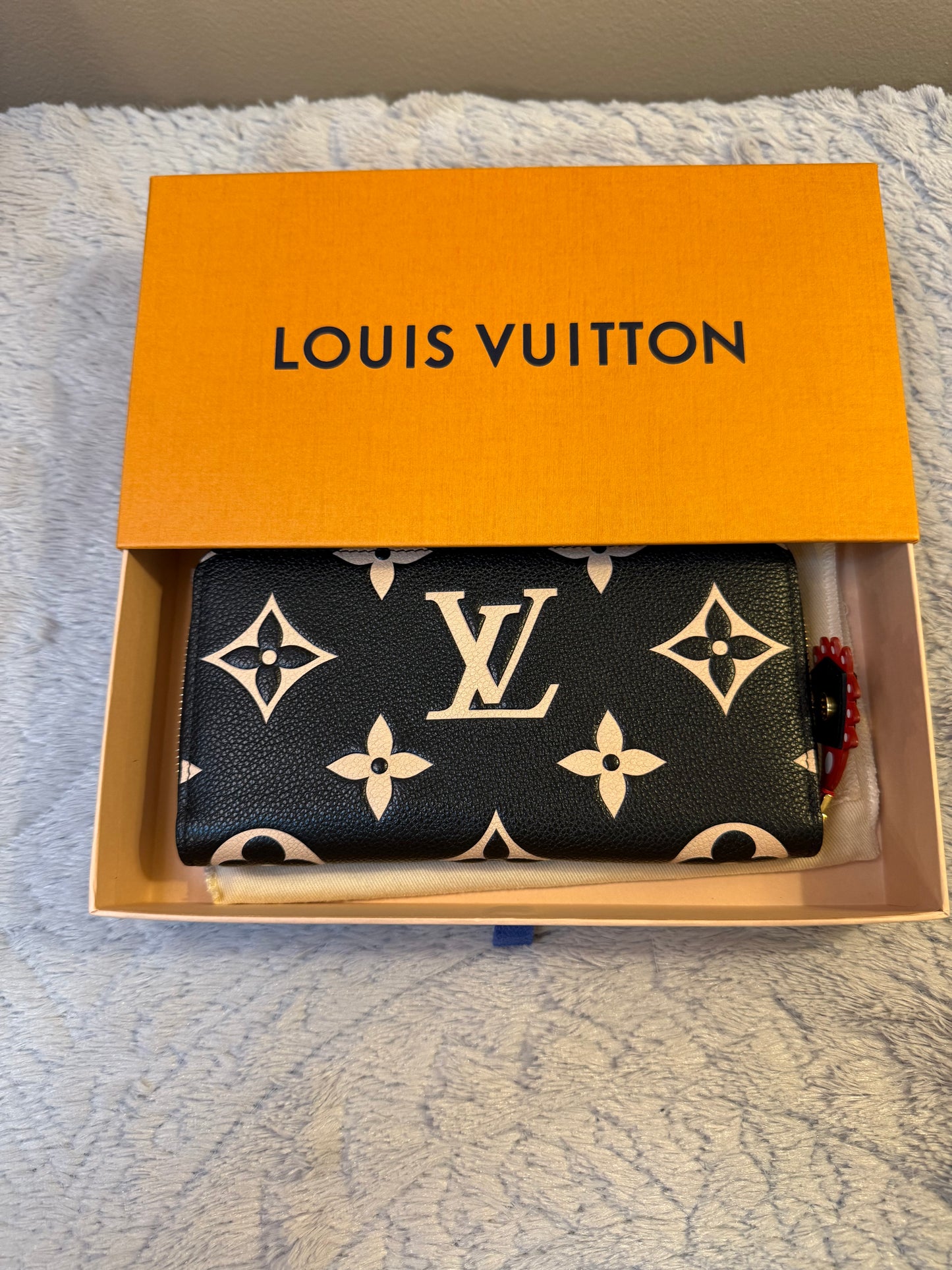 Limited Edition LOUIS VUITTON Crafty
Monogram Empreinte Zippy Wallet