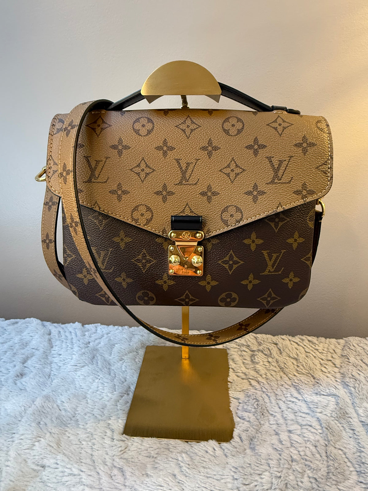 Louis Vuitton Monogram Reverse Pochette Métis
