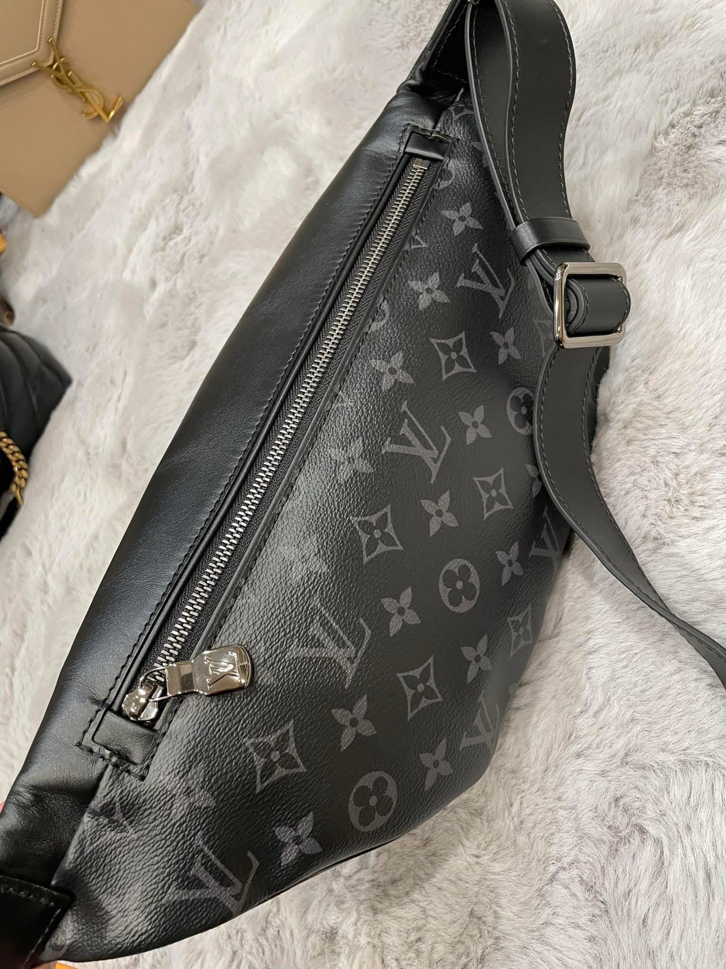 Louis Vuitton Discovery Bumbag Monogram Eclipse Canvas