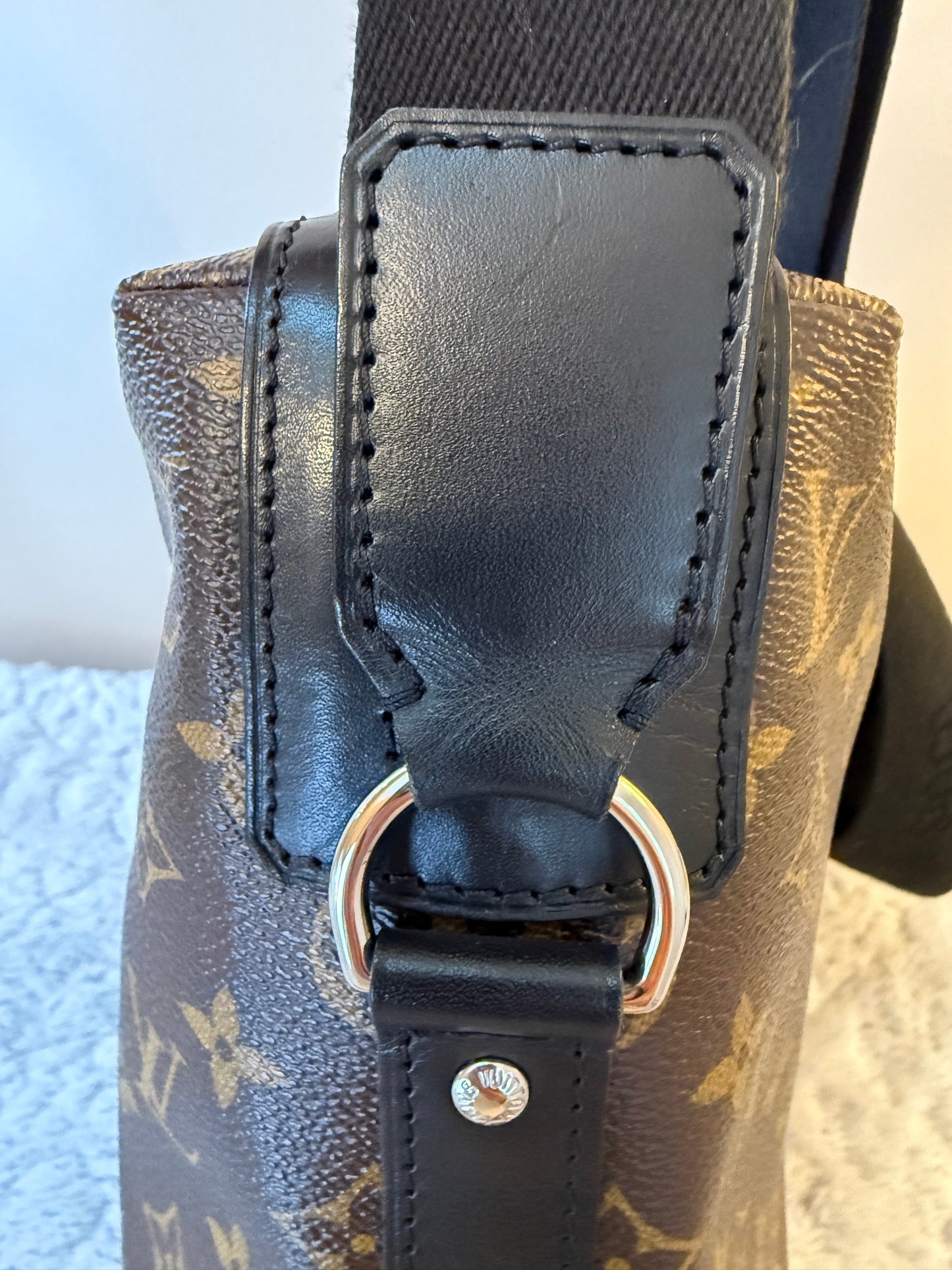 Louis Vuitton
Monogram Macassar Torres GM w/Strap
