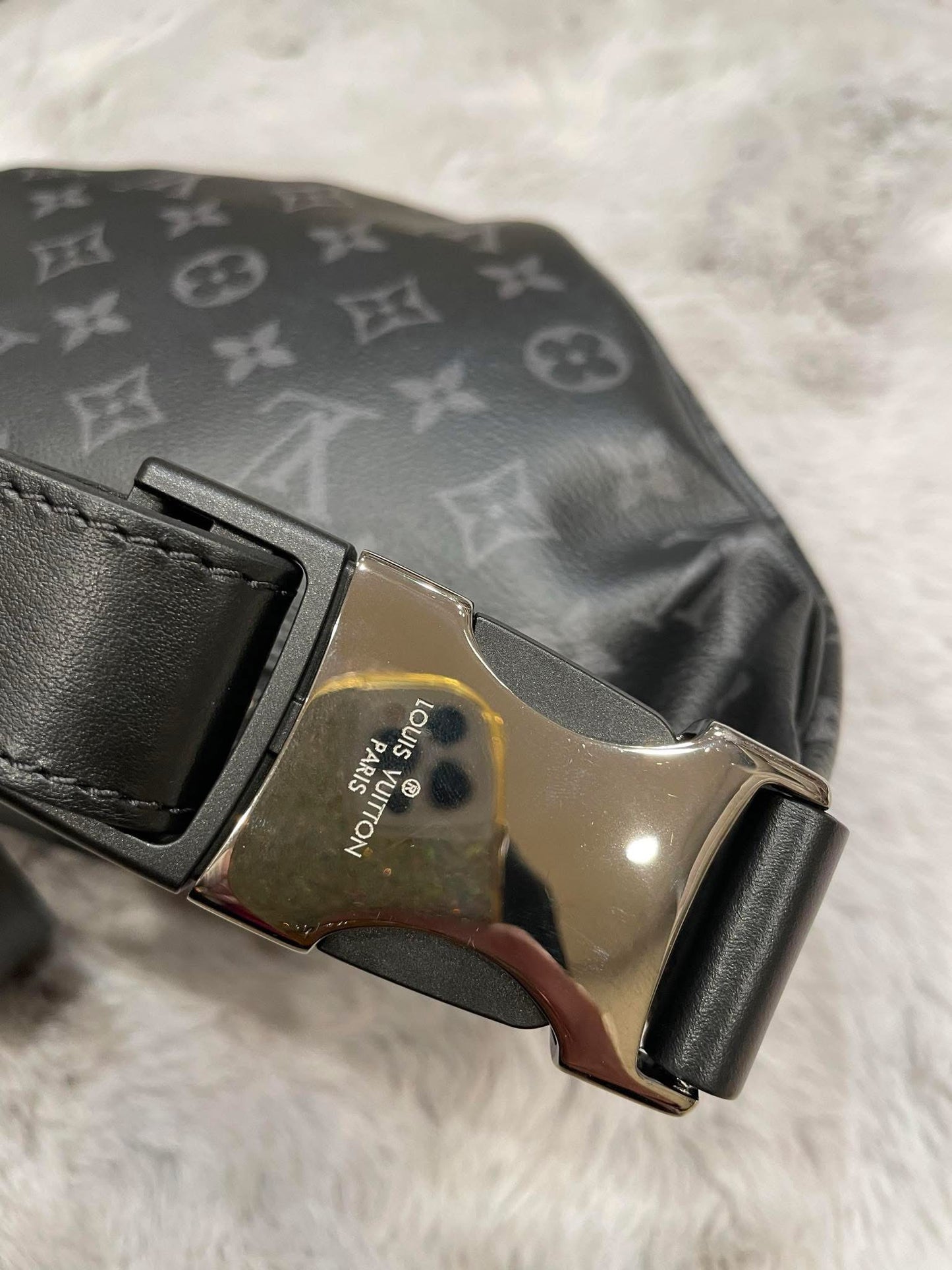 Louis Vuitton Discovery Bumbag Monogram Eclipse Canvas