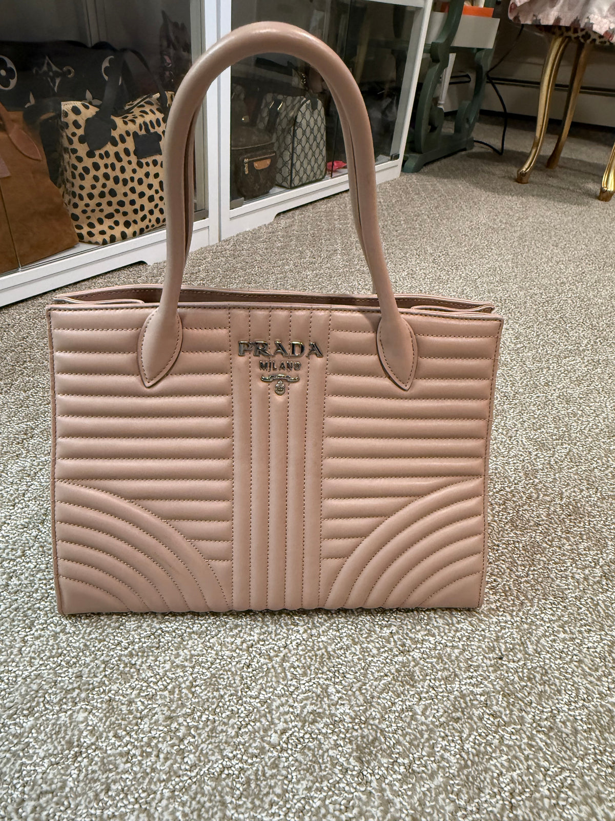 Prada Medium
Signature Diagramme, 2 Way