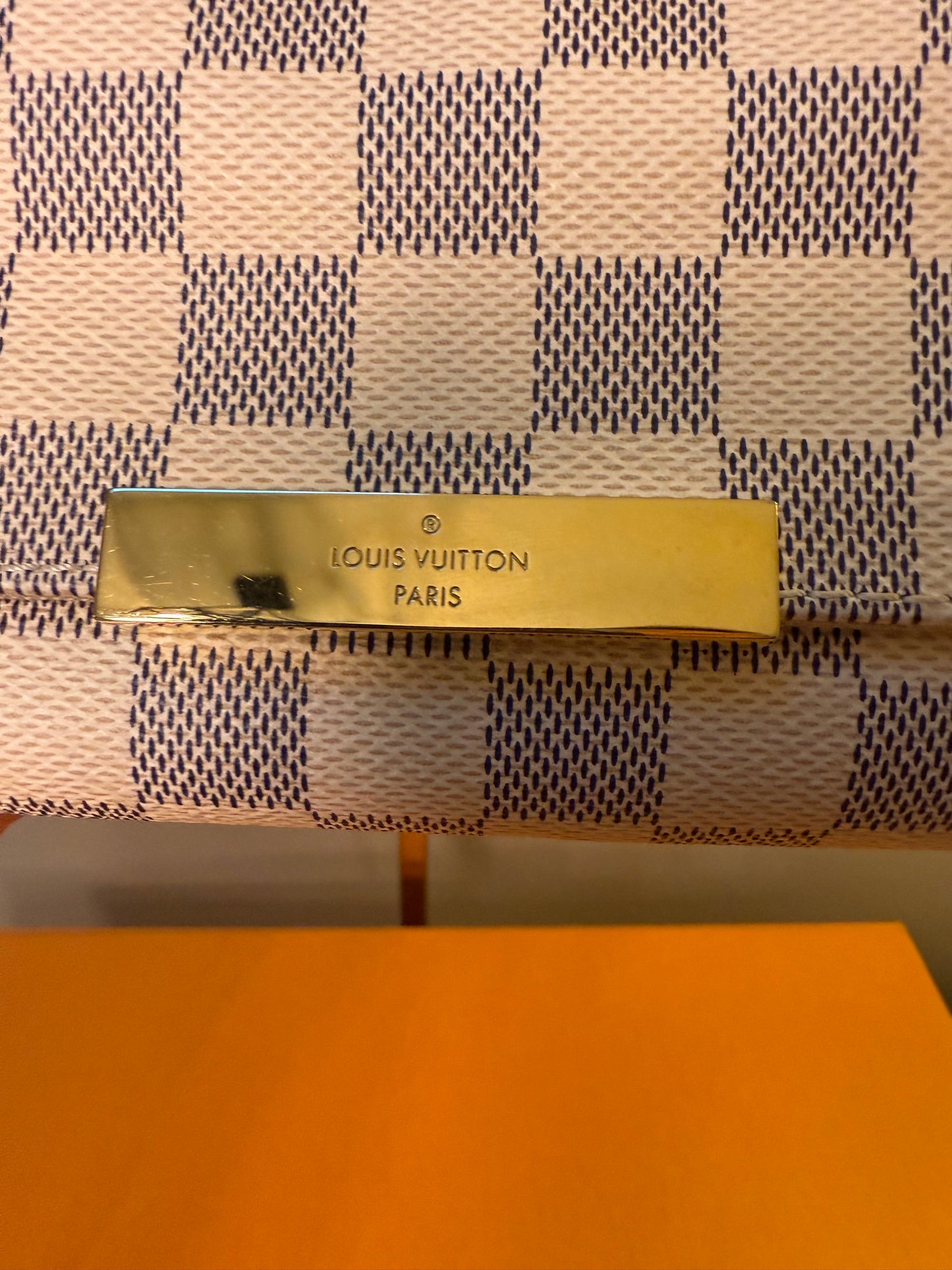 Louis Vuitton
Damier Azur Favorite PM