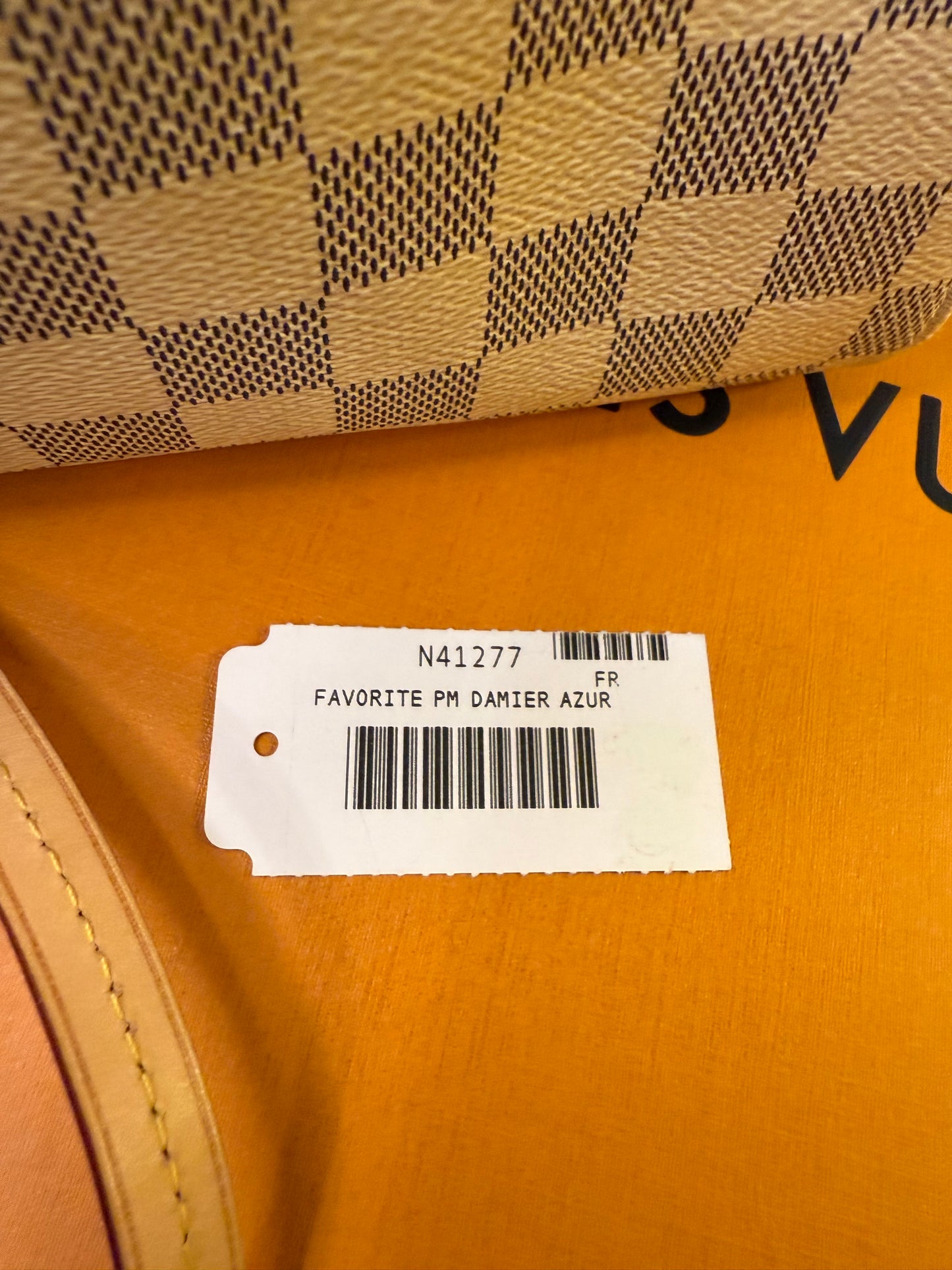 Louis Vuitton
Damier Azur Favorite PM