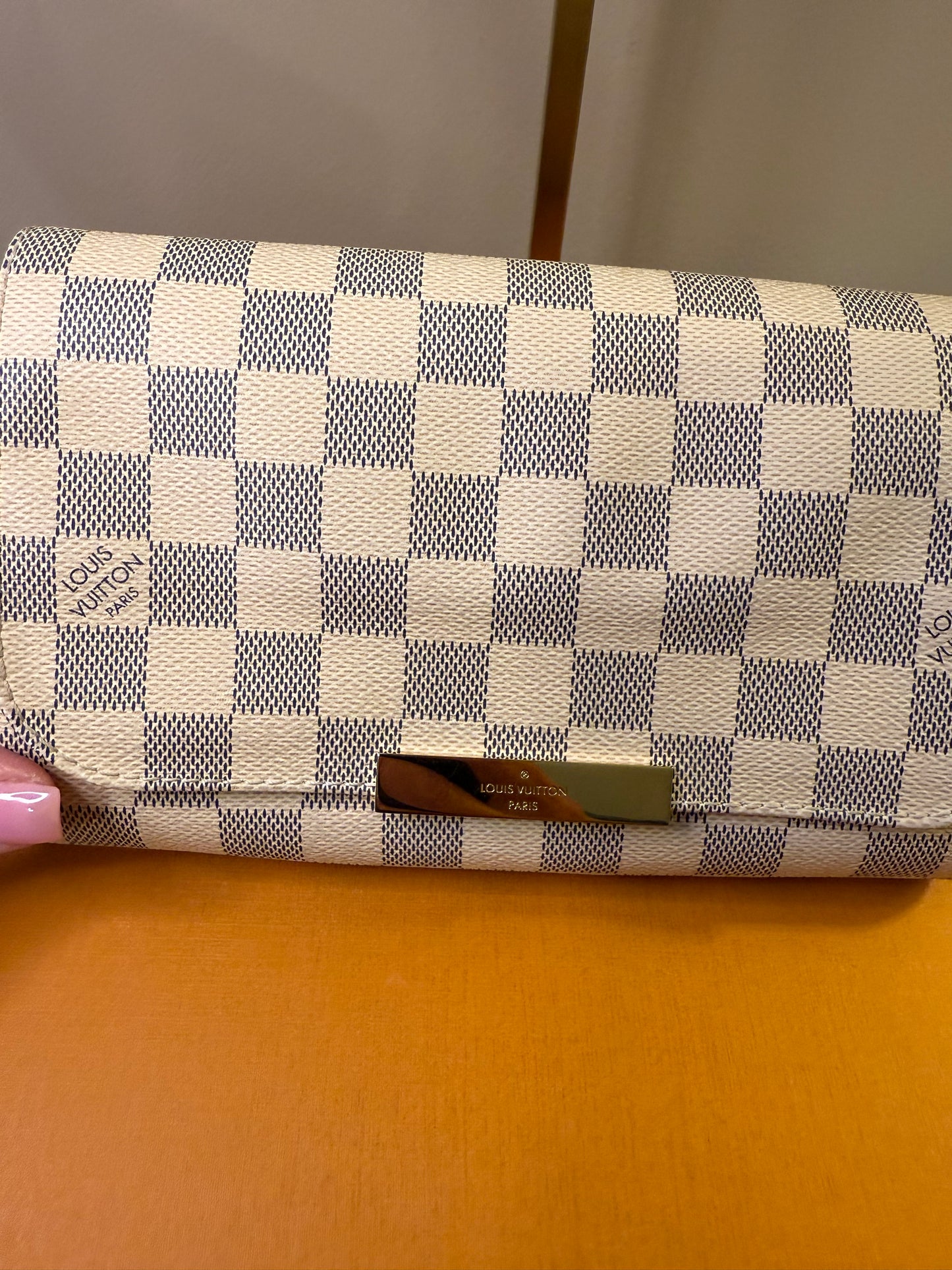 Louis Vuitton
Damier Azur Favorite PM