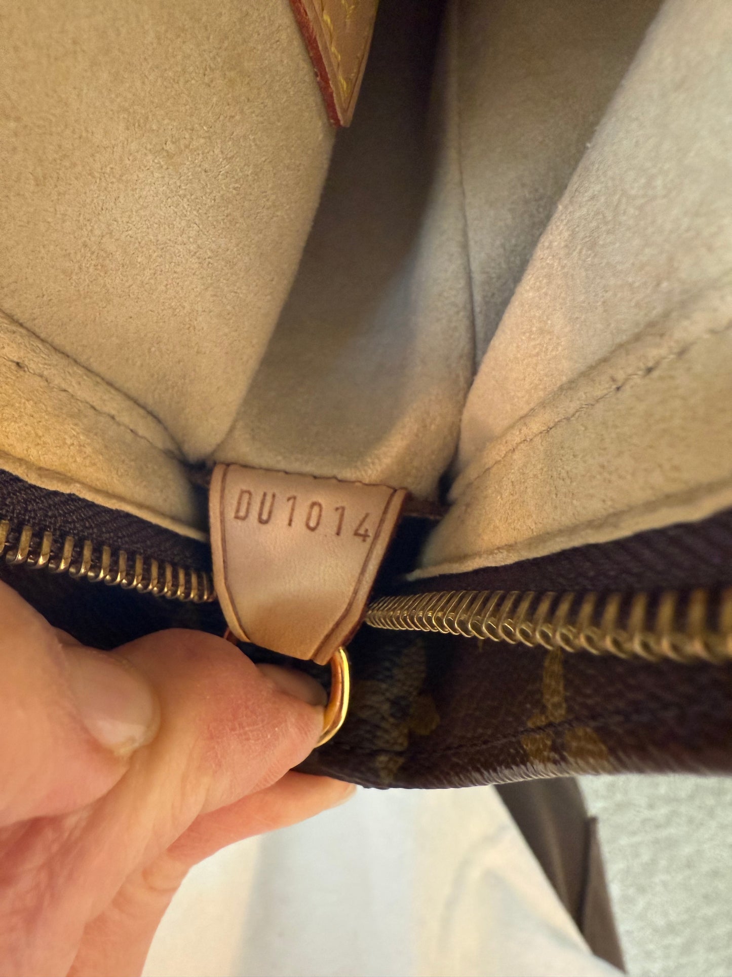 Louis Vuitton Looping GM- Like New