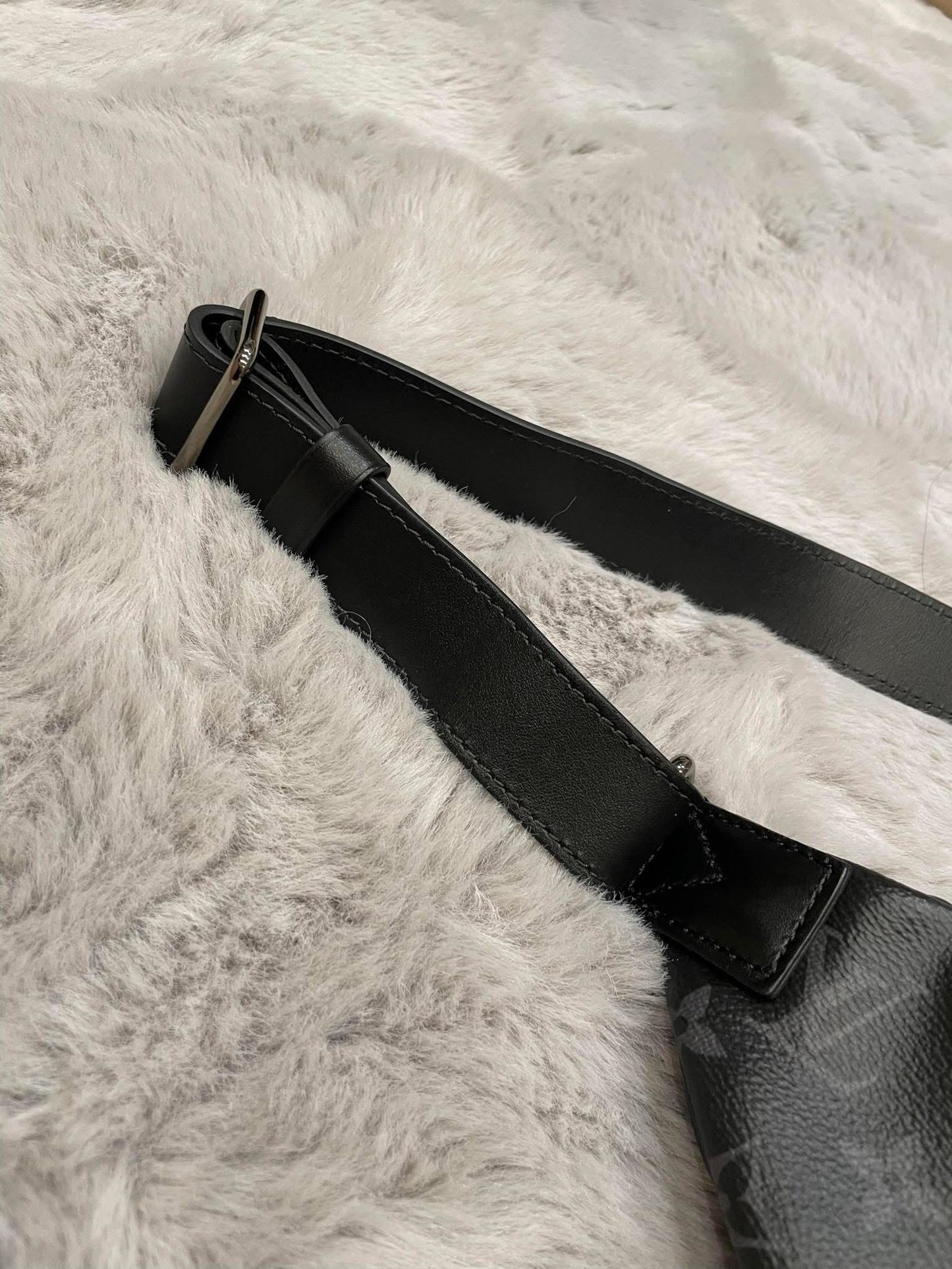 Louis Vuitton Discovery Bumbag Monogram Eclipse Canvas