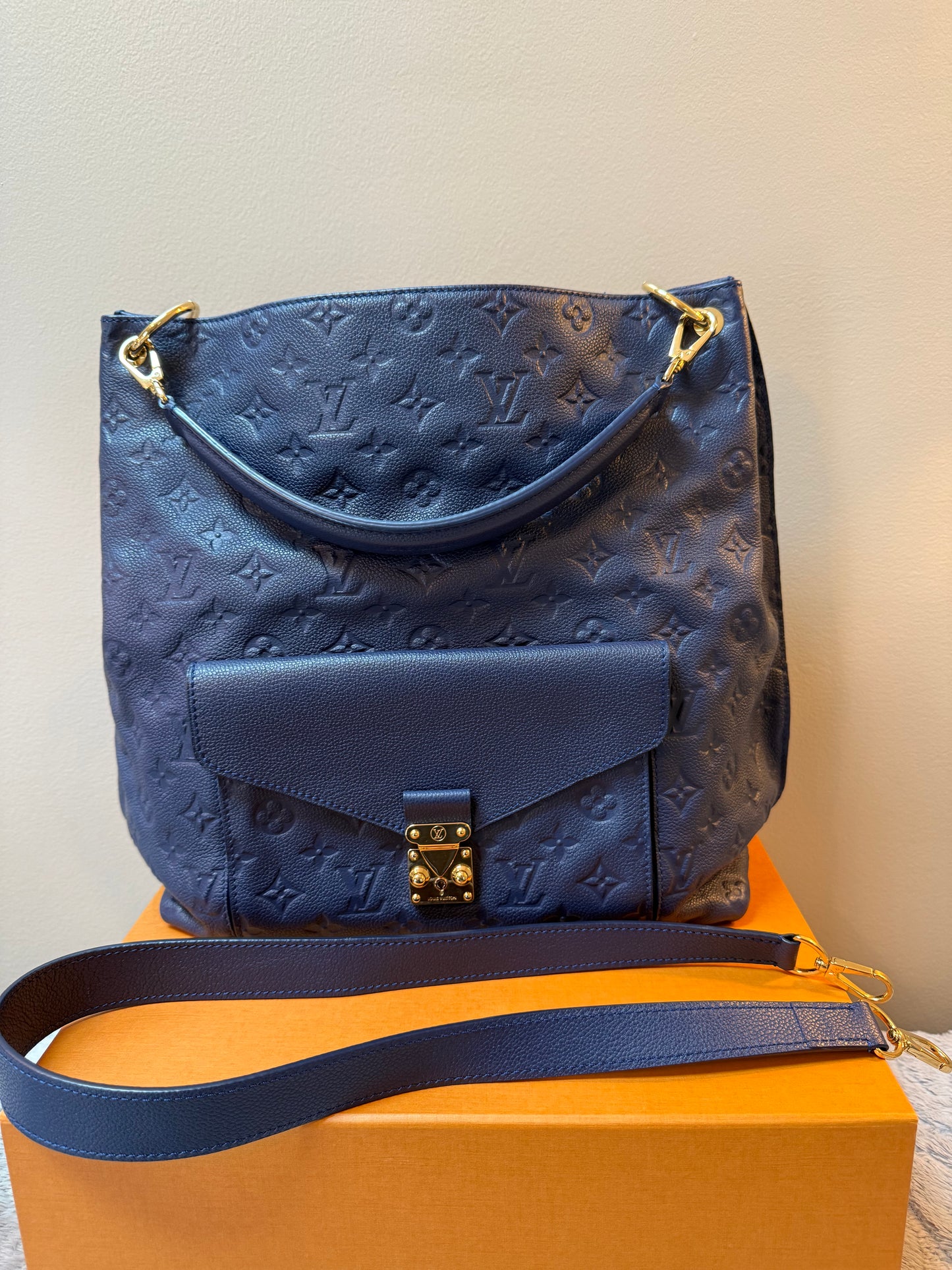 Louis Vuitton Métis Hobo