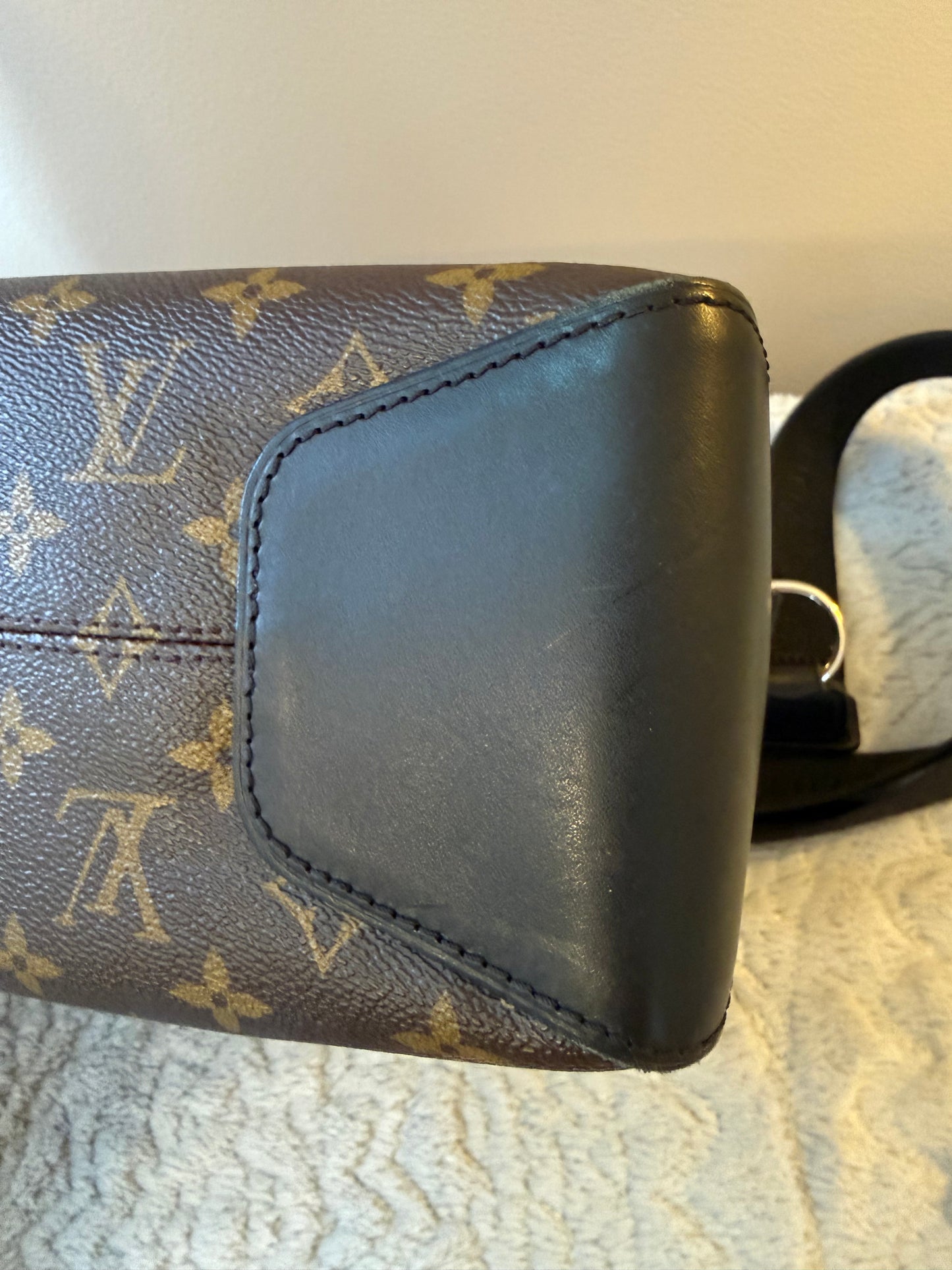 Louis Vuitton
Monogram Macassar Torres GM w/Strap