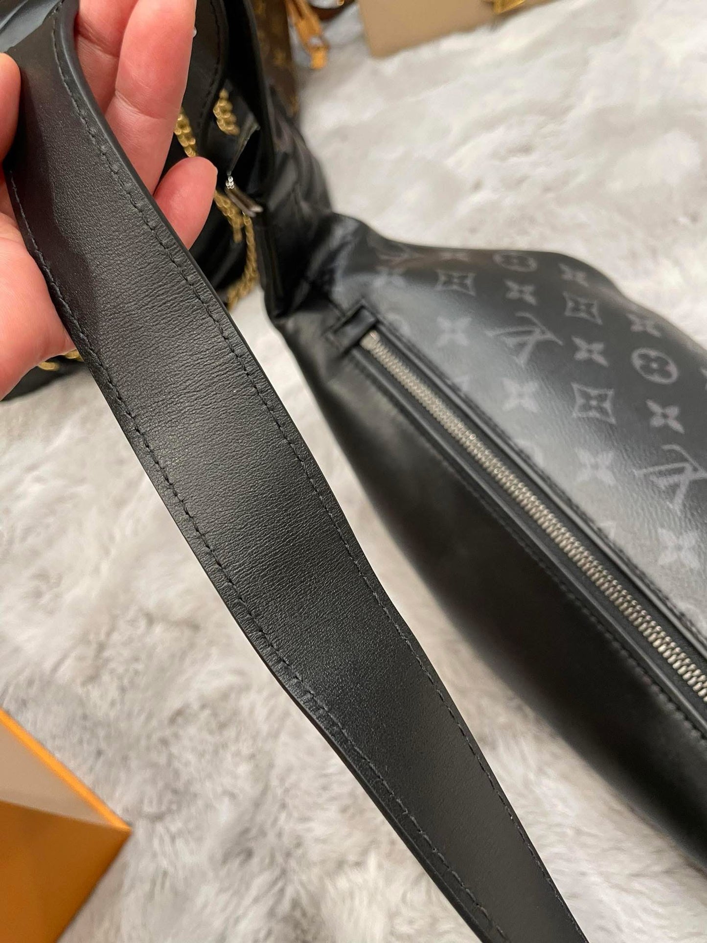 Louis Vuitton Discovery Bumbag Monogram Eclipse Canvas