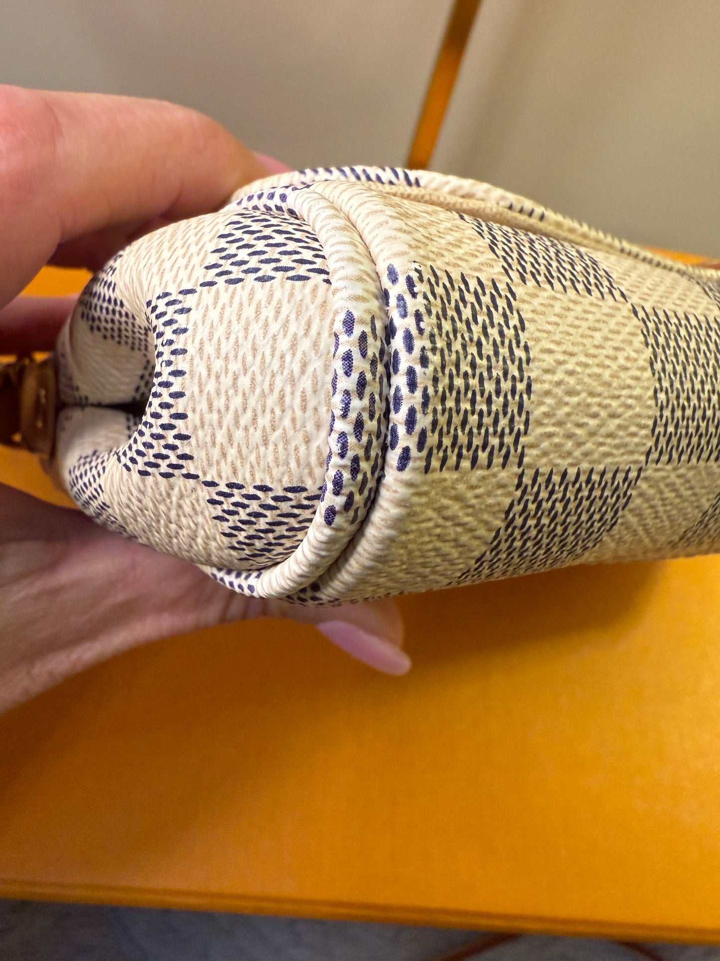 Louis Vuitton
Damier Azur Favorite PM