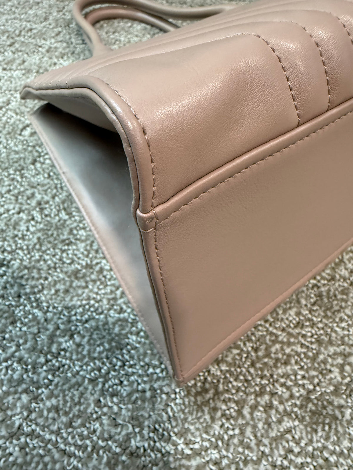 Prada Medium
Signature Diagramme, 2 Way
