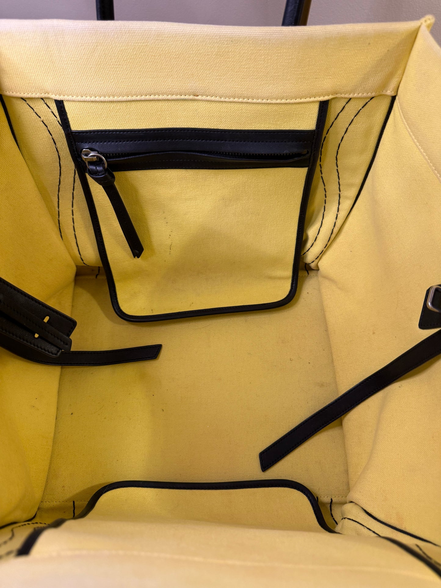 CELINE
Luggage Phantom cloth handbag