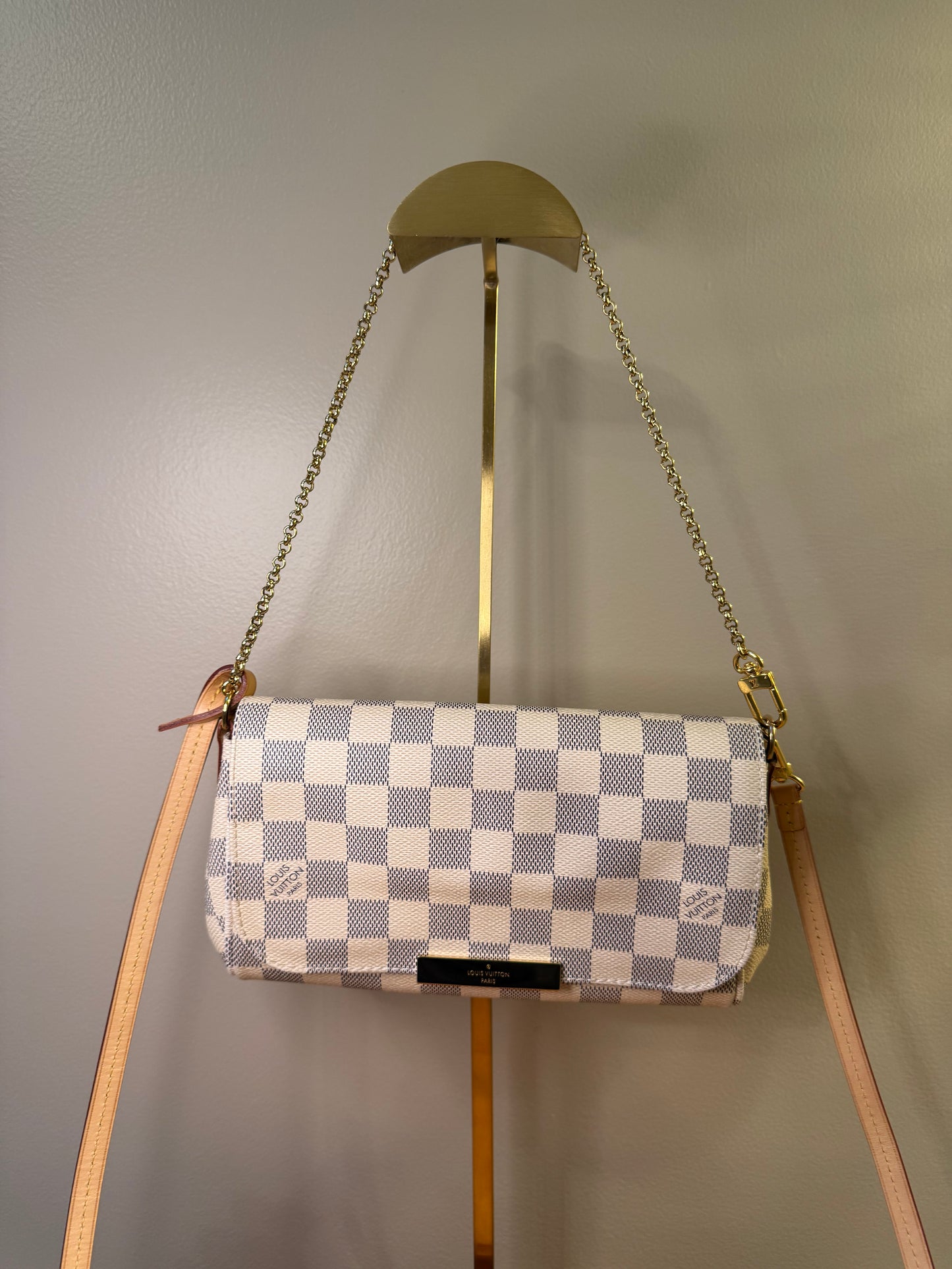 Louis Vuitton
Damier Azur Favorite PM