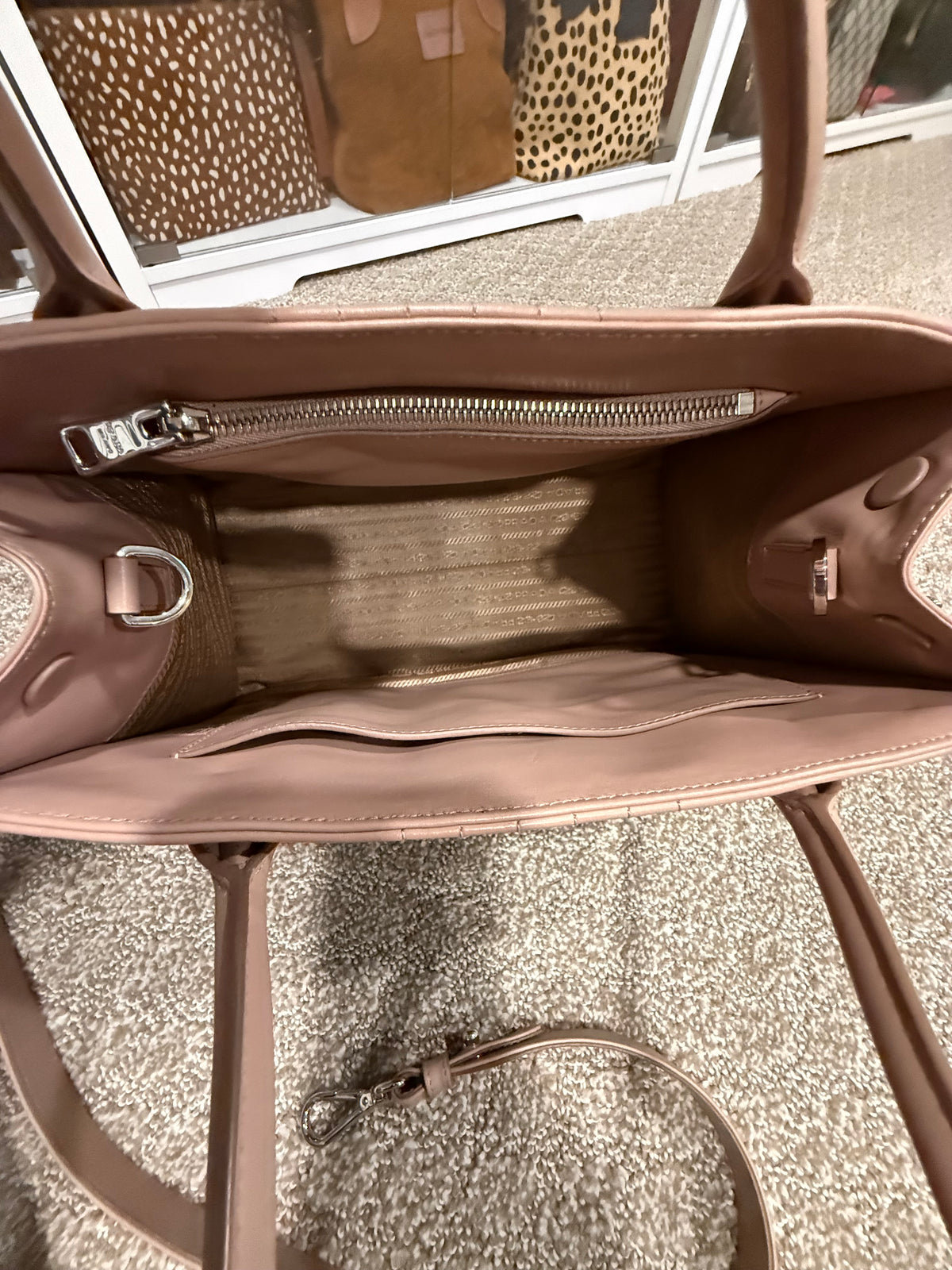 Prada Medium
Signature Diagramme, 2 Way