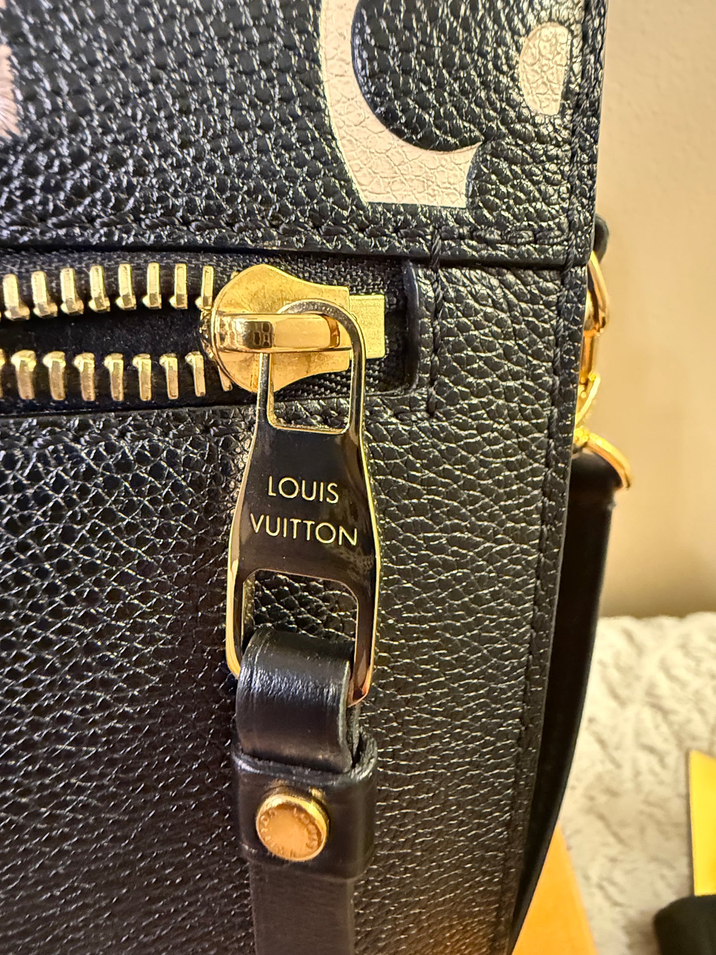 Louis Vuitton Pochette Metis Monogram Empreinte Giant Broderies