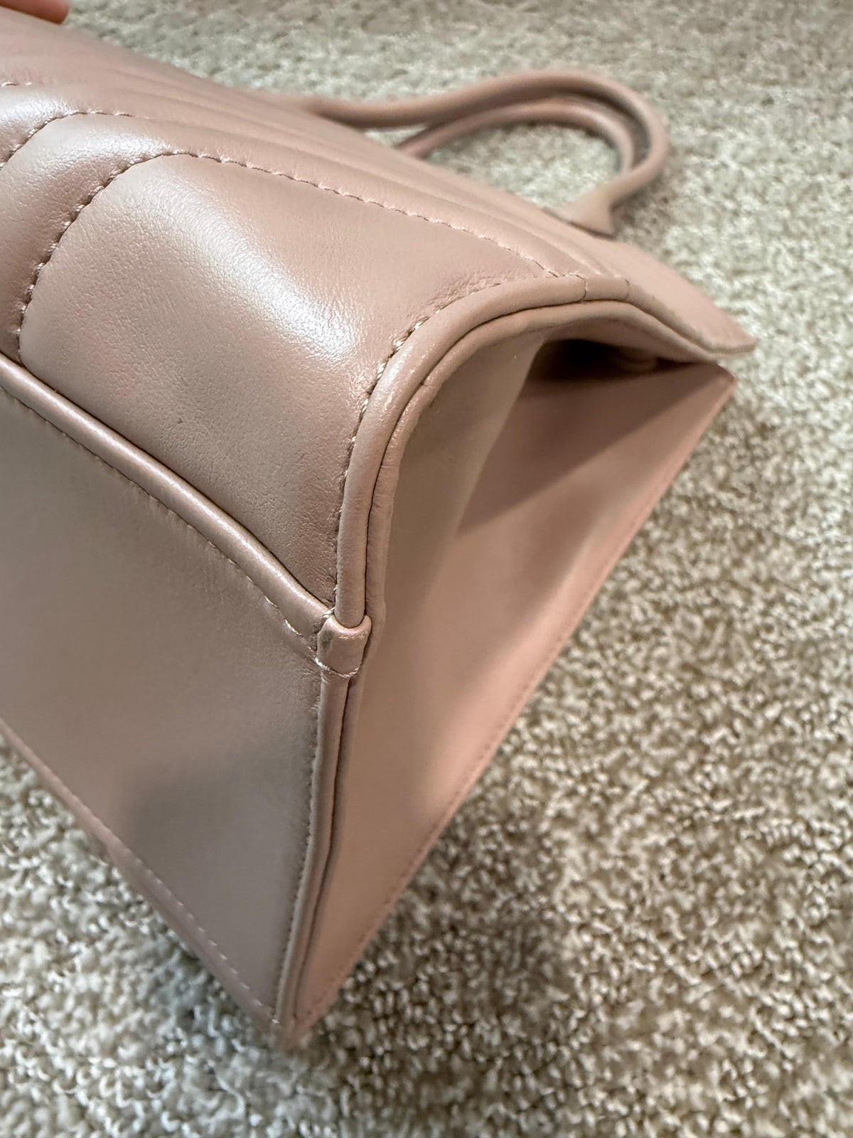 Prada Medium
Signature Diagramme, 2 Way
