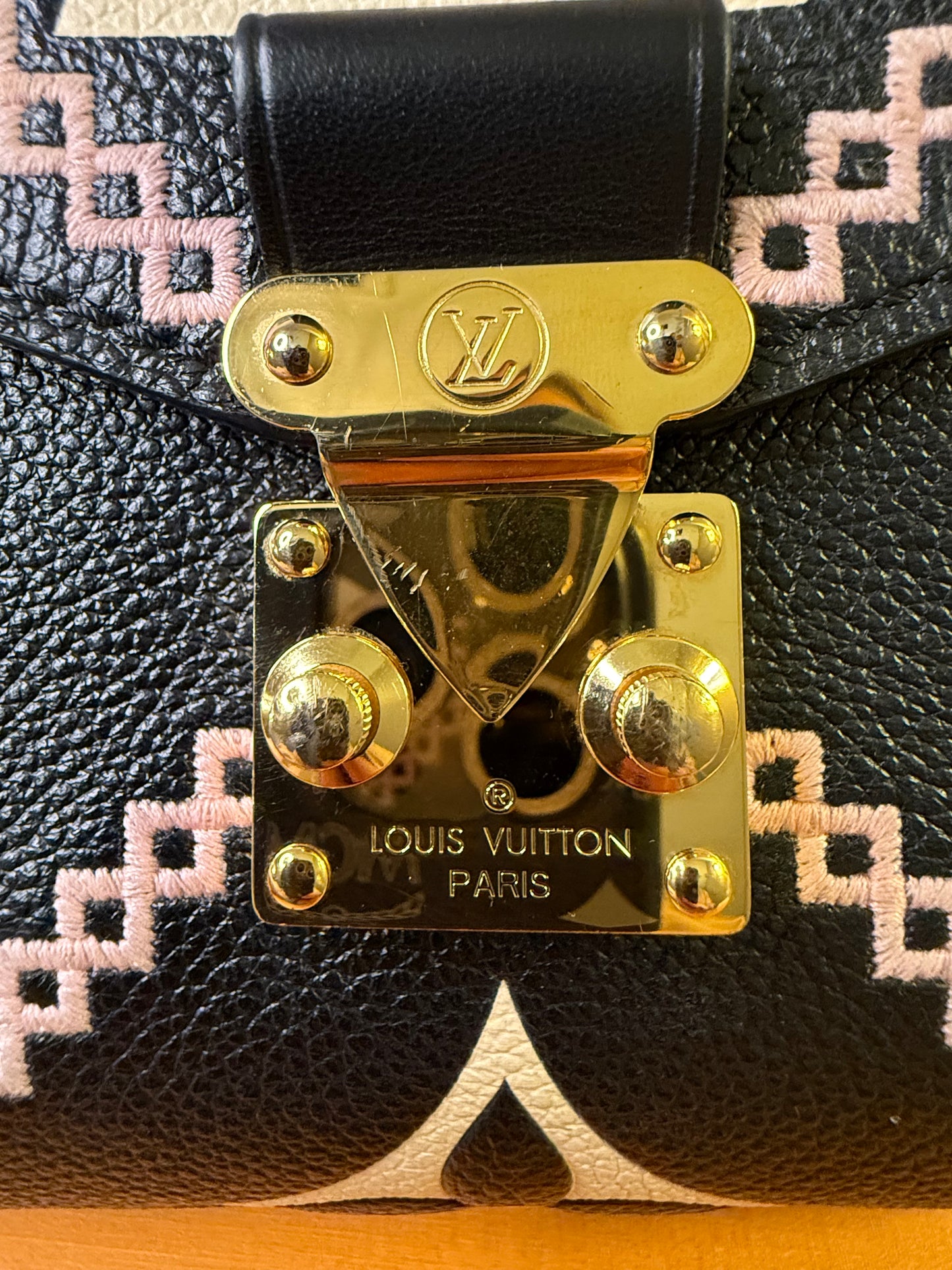 Louis Vuitton Pochette Metis Monogram Empreinte Giant Broderies
