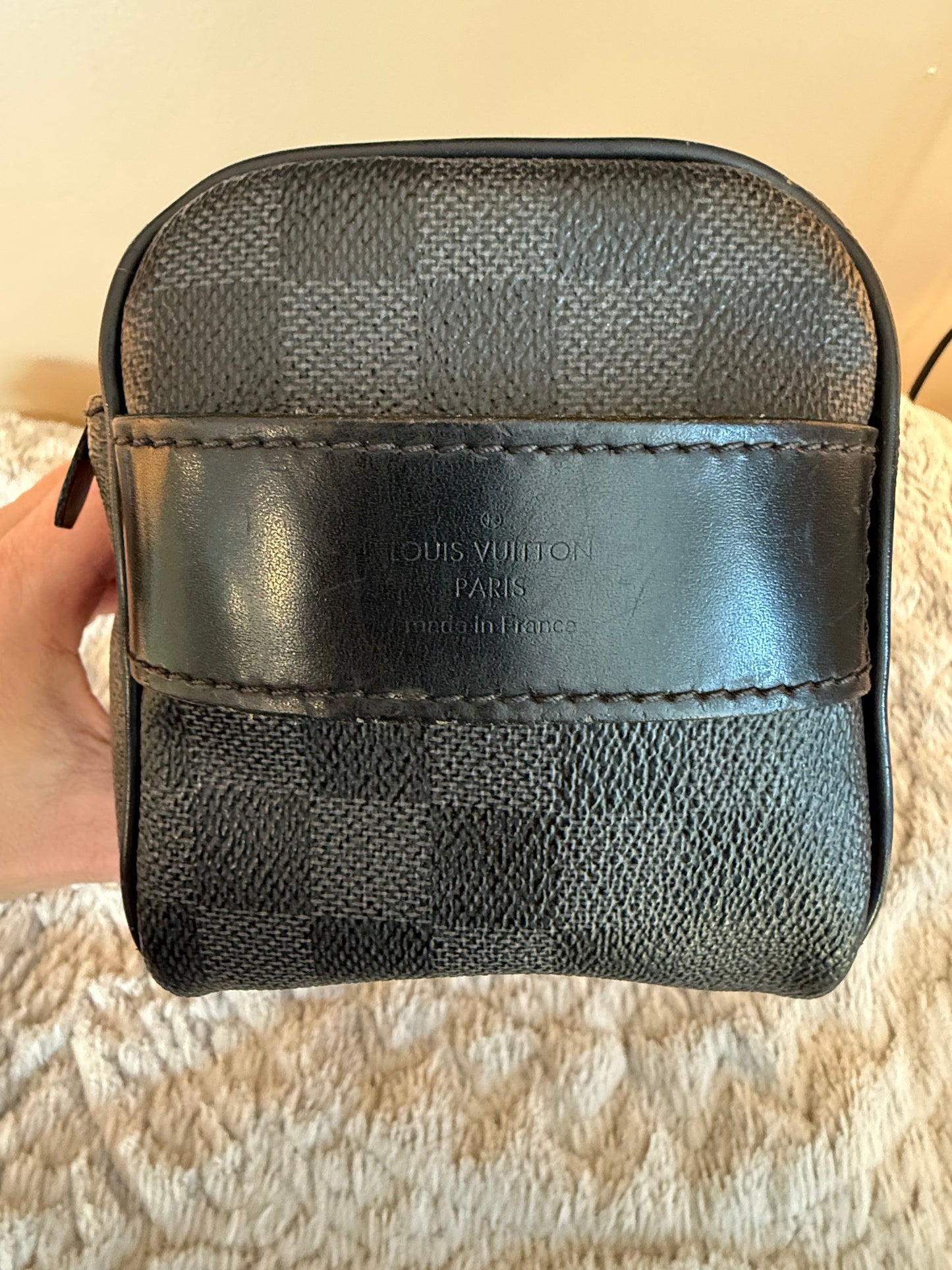 Louis Vuitton
Damier Graphite Dopp Kit