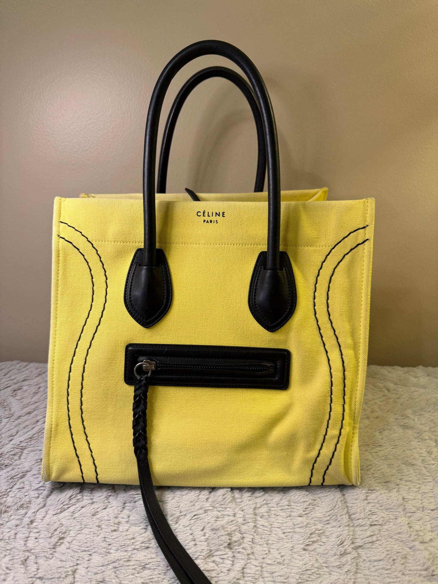 CELINE
Luggage Phantom cloth handbag