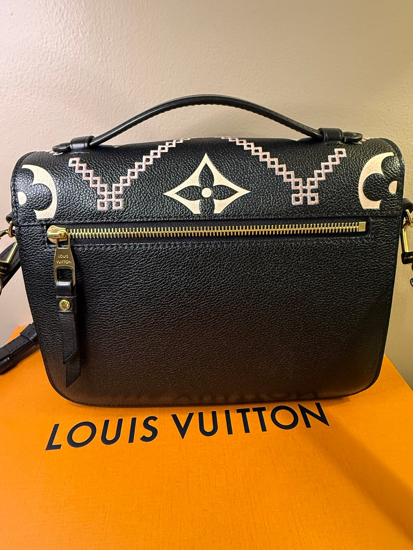 Louis Vuitton Pochette Metis Monogram Empreinte Giant Broderies
