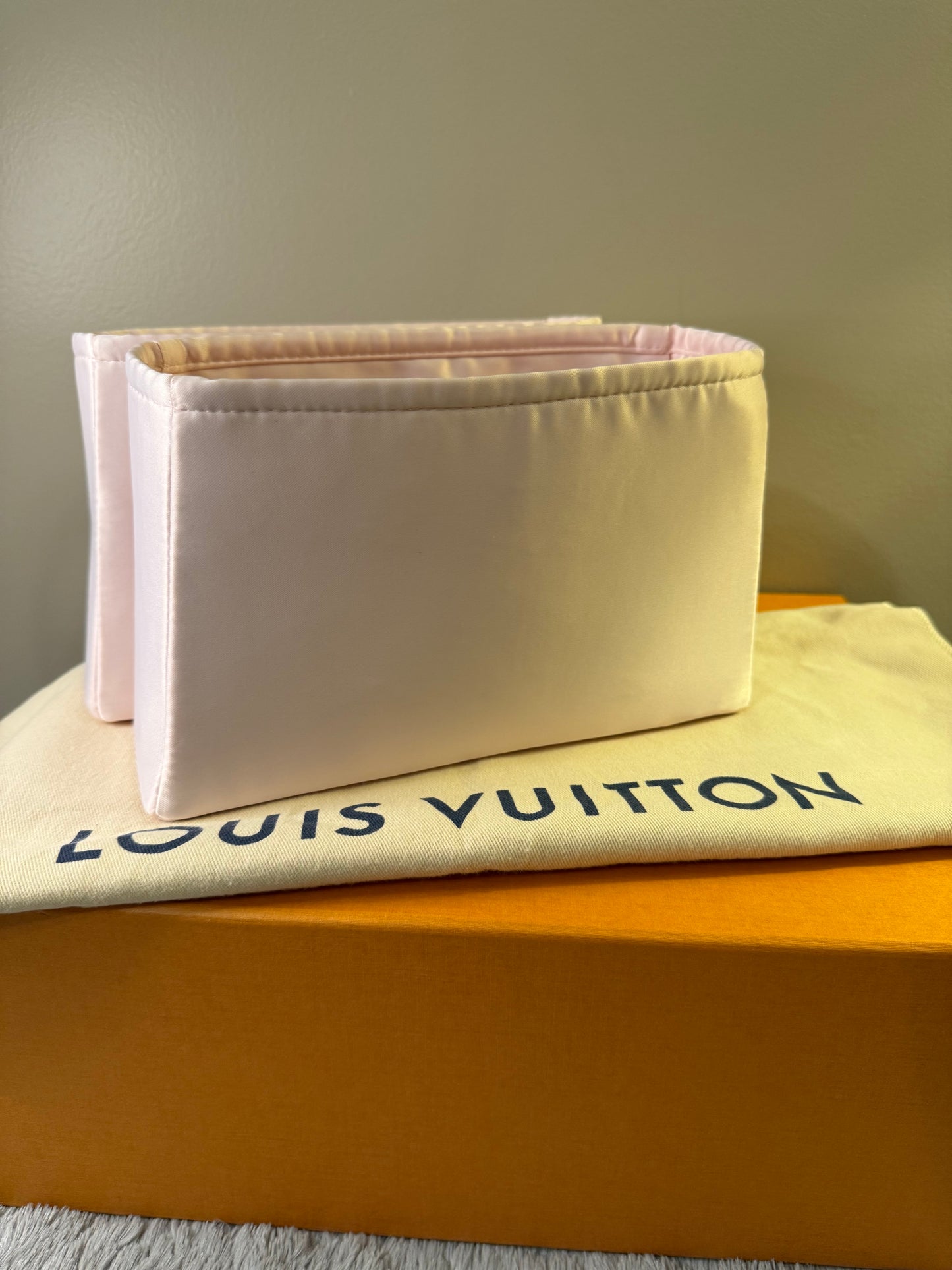 Louis Vuitton Neo Noe MM Rose