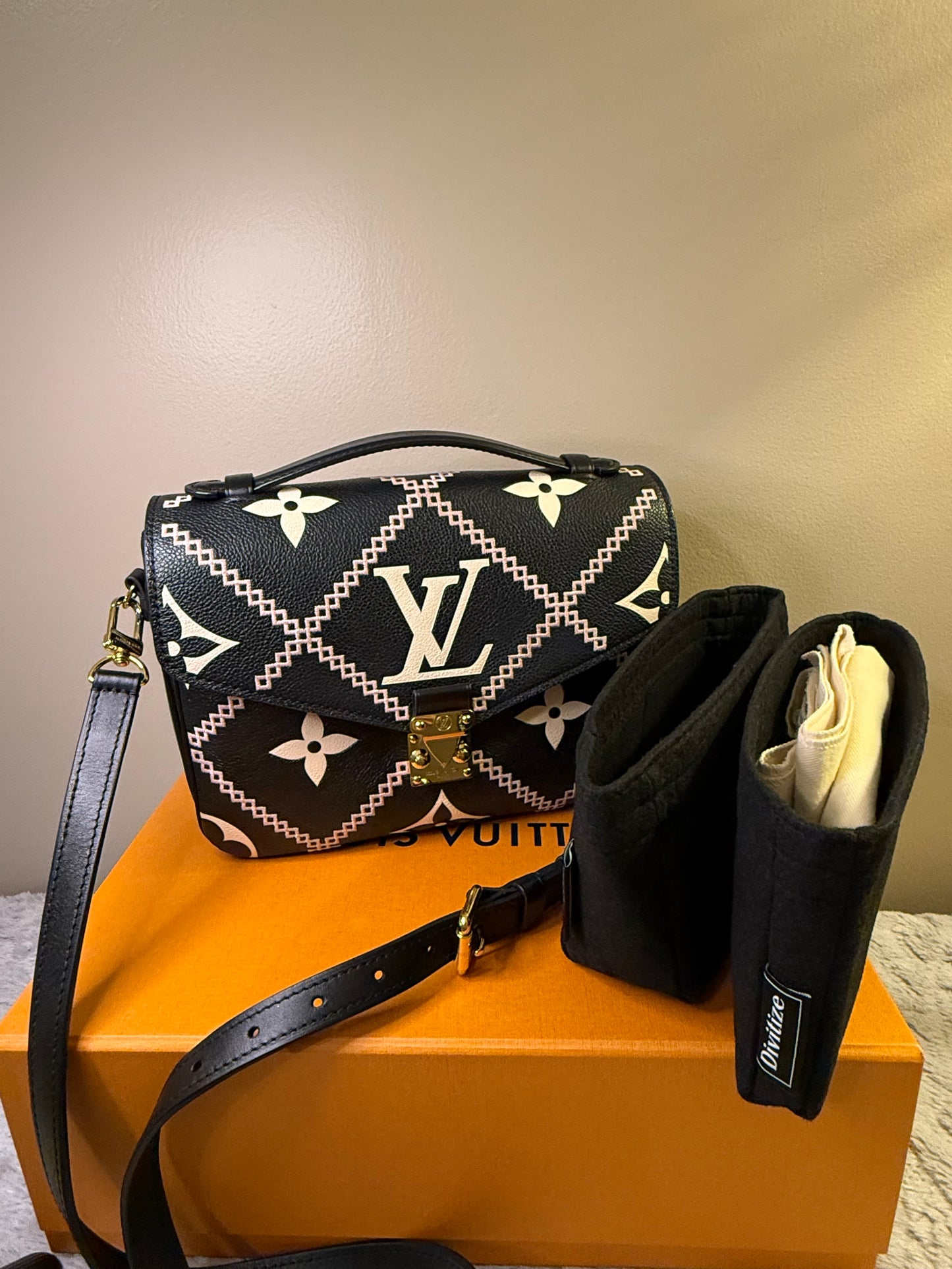 Louis Vuitton Pochette Metis Monogram Empreinte Giant Broderies