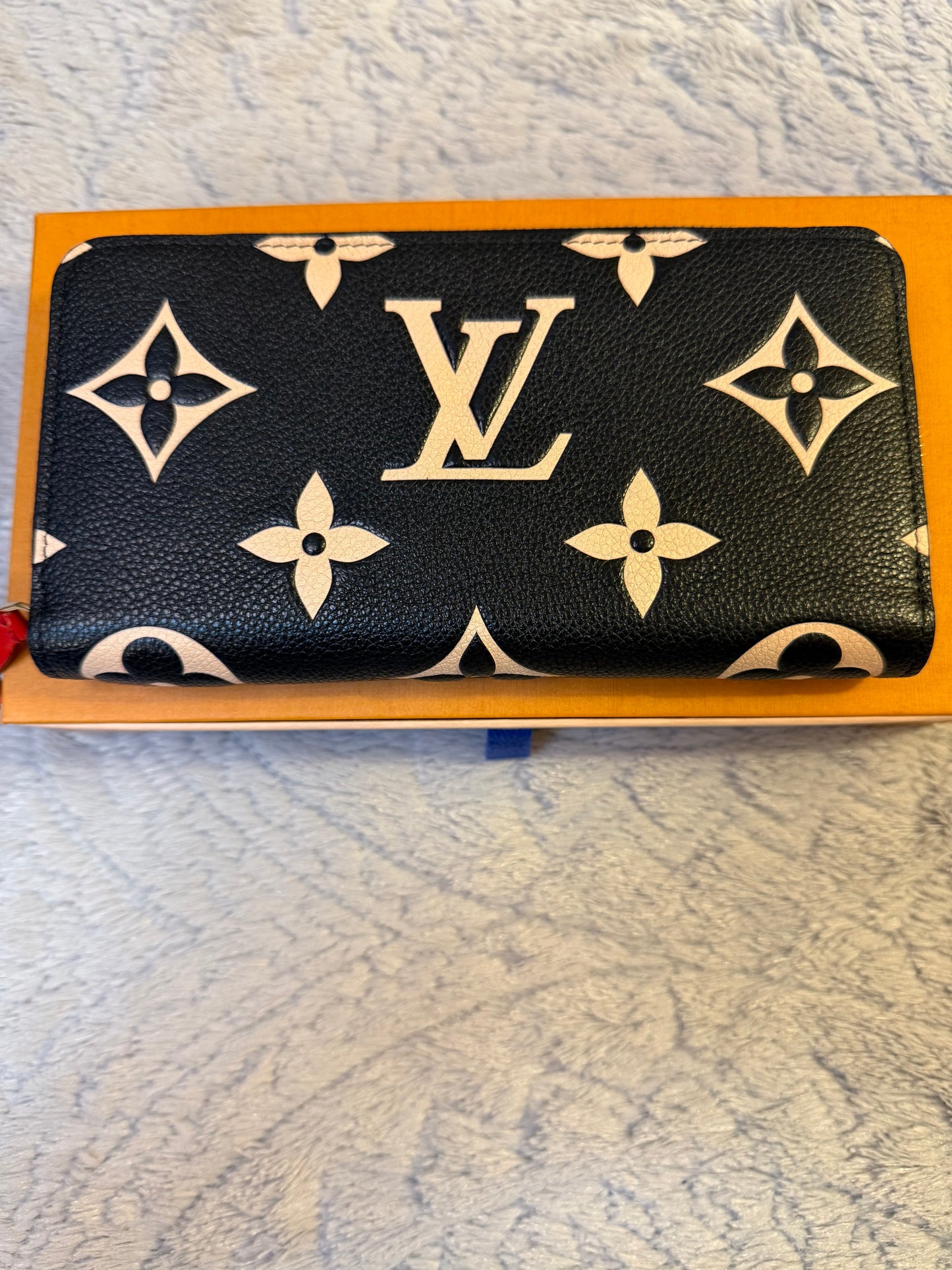 Limited Edition LOUIS VUITTON Crafty
Monogram Empreinte Zippy Wallet