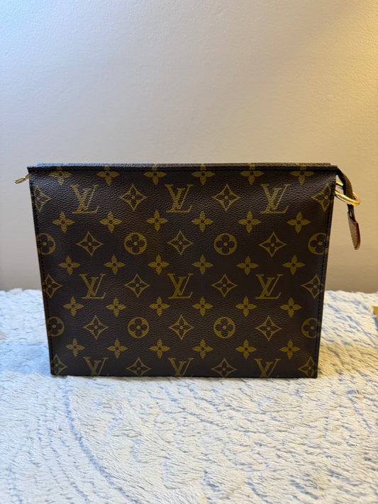 Louis Vuitton Toiletry 26 with Crossbody Insert and Strap