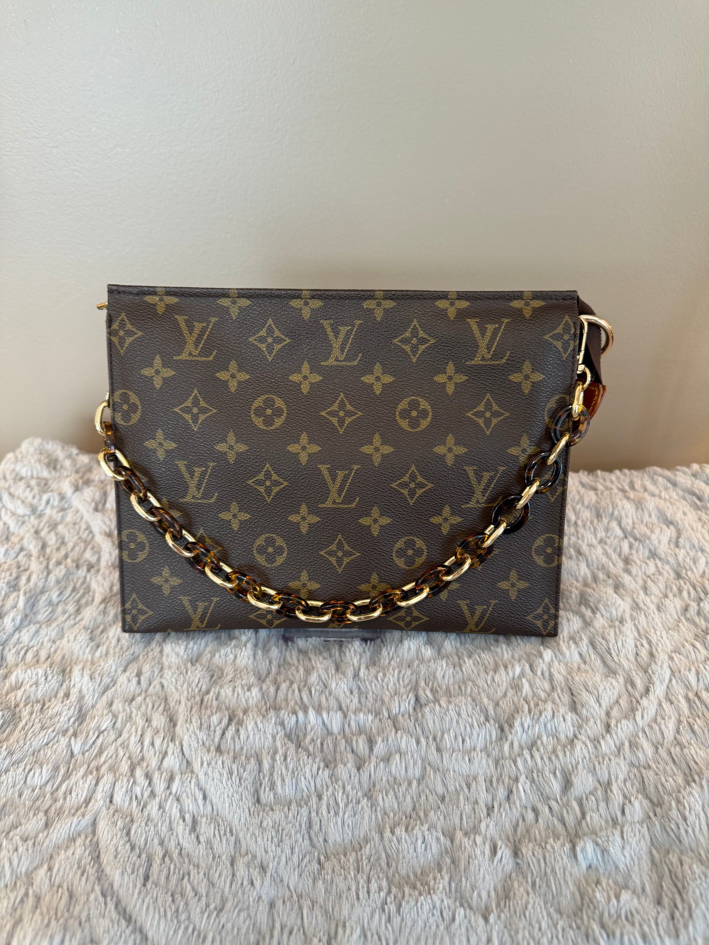 Louis Vuitton Toiletry 26- includes conversion kit and crossbody straps
